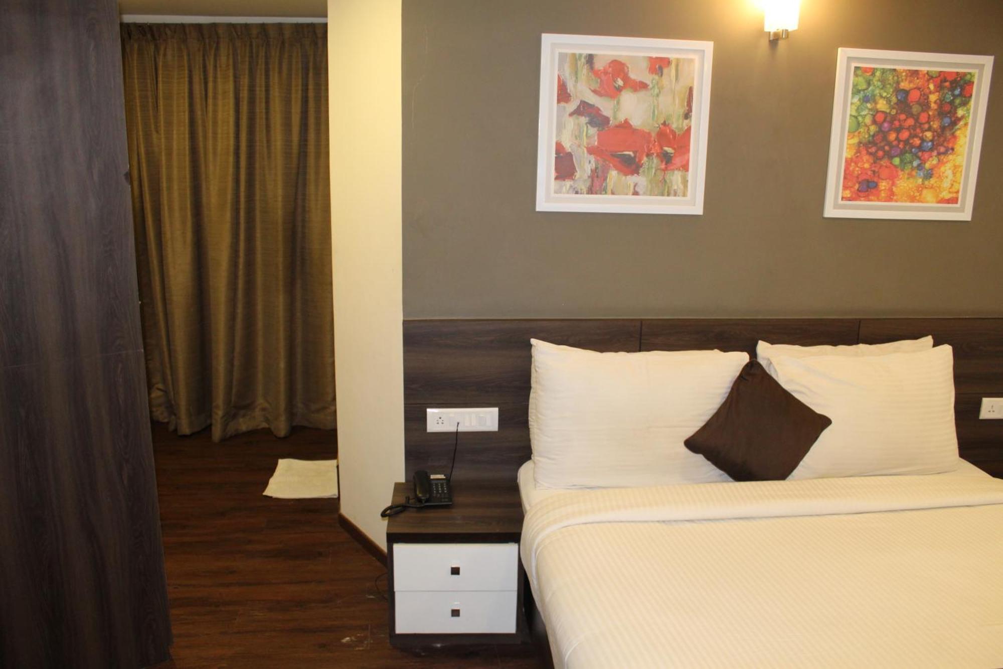 Royal - Electronic Hotel
