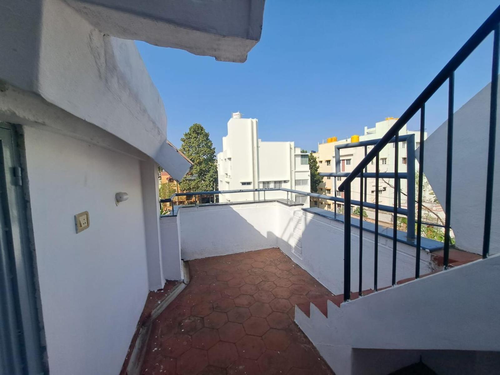 3 Bedroom Duplex With Private Pool *