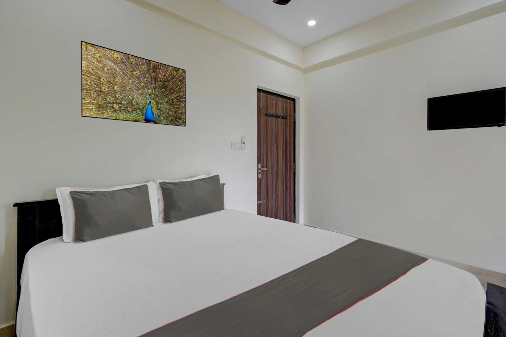 Hotel Collection O Emara Near Ascendas Park Square Mall