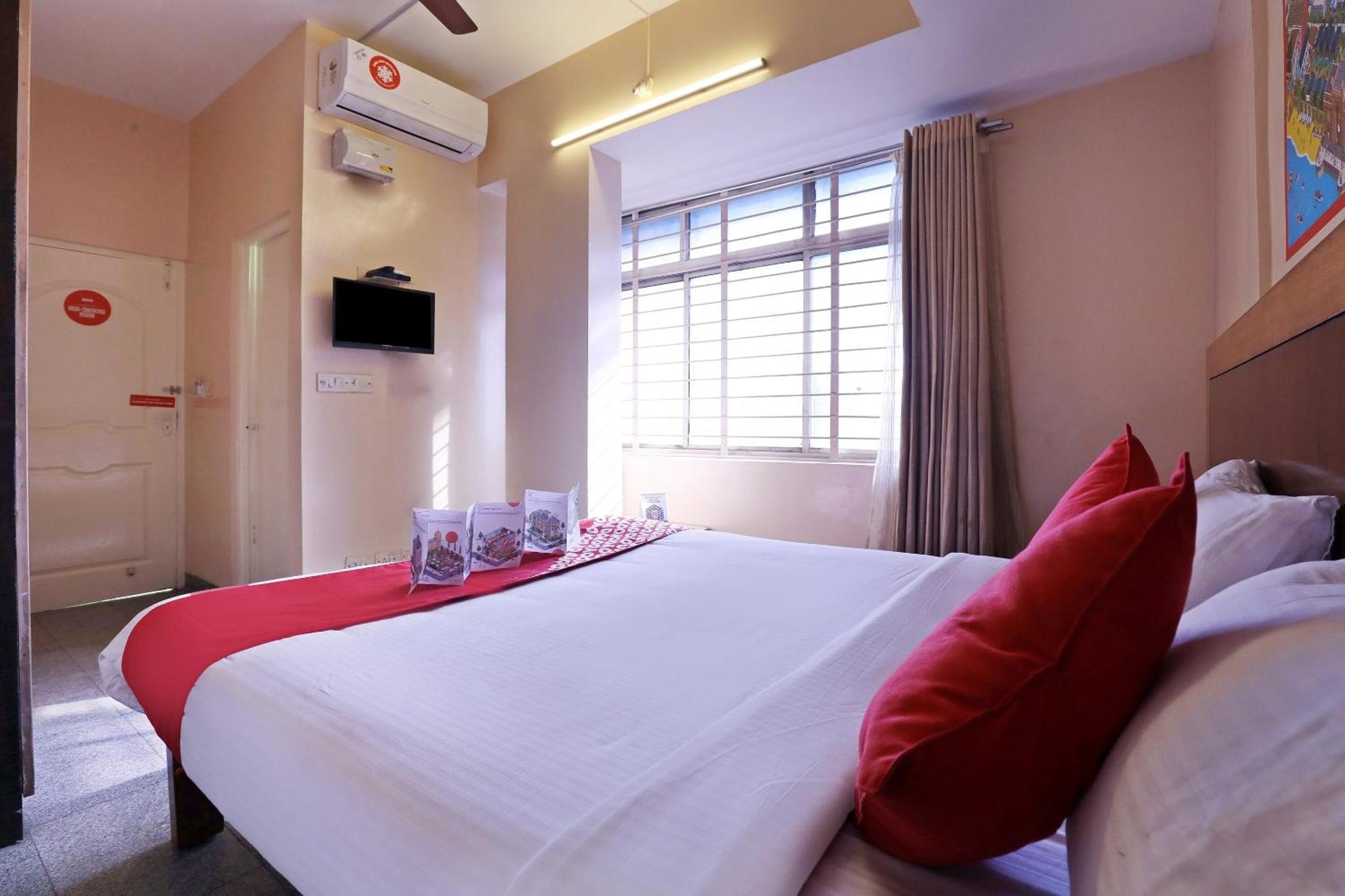 Super Oyo Flagship Archana Comforts Hotel