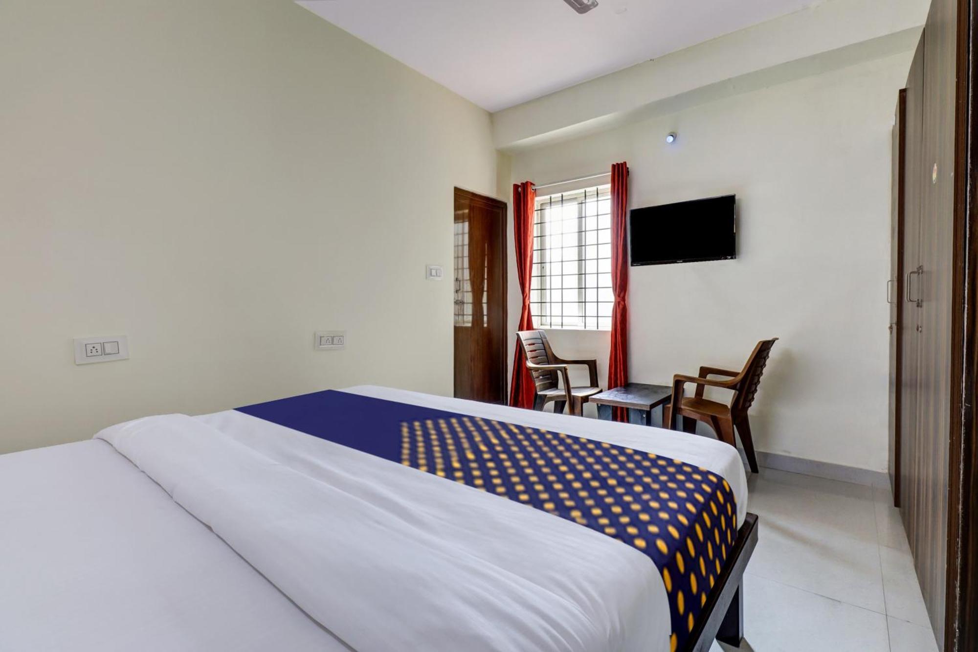 Spot On Aaradhya Hotel 2*