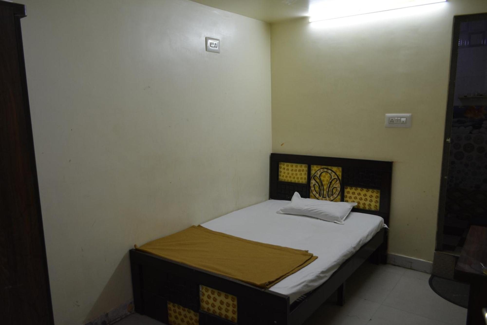 Hotel Garden Residency By Wb