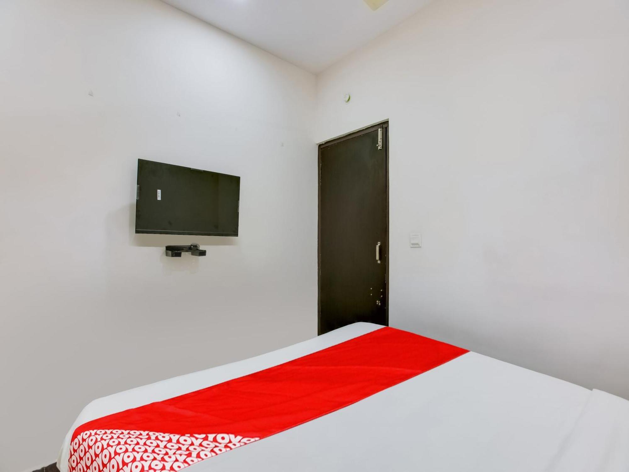 O Manjushree Boarding & Nearby Dr.br Ambedkar Stadium Basveshwar Nagar Hotel 4*