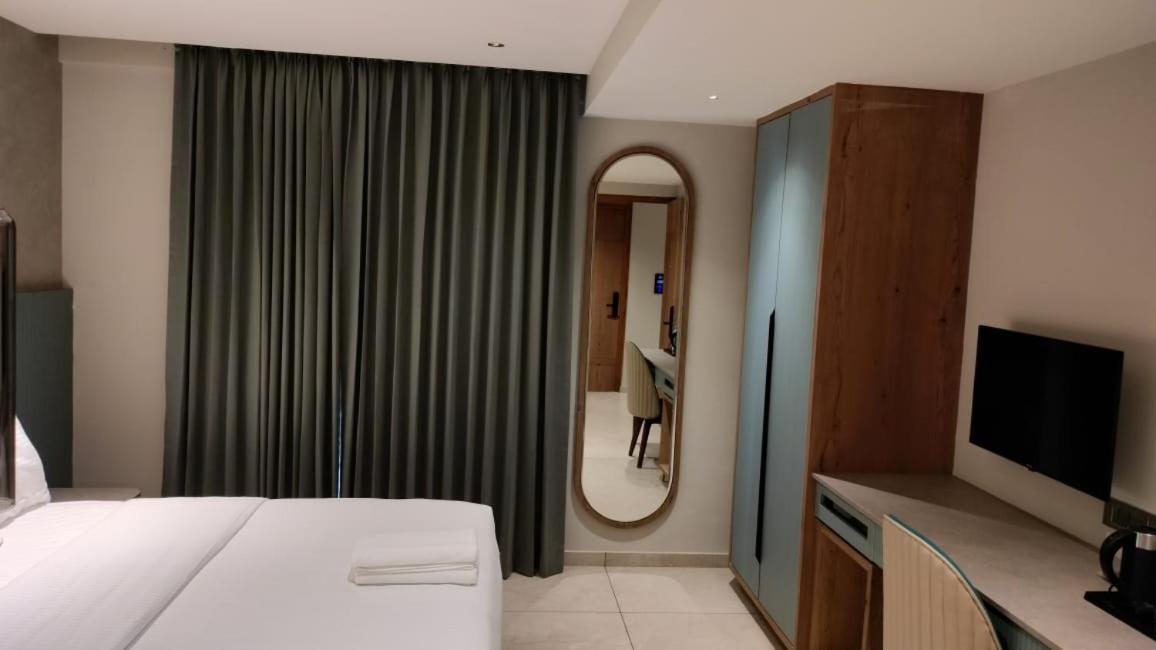 Livi - Premium 1 Bhk Serviced Apartment *