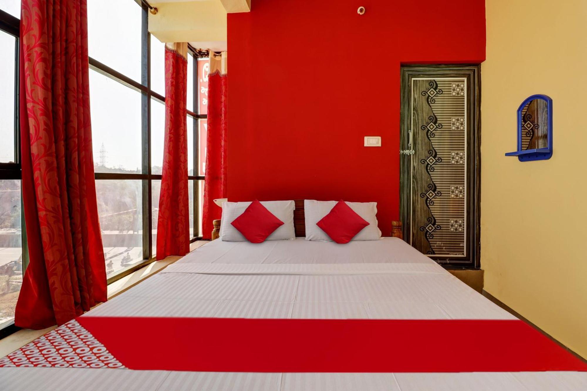 O S.l.v Boarding & Hotel
