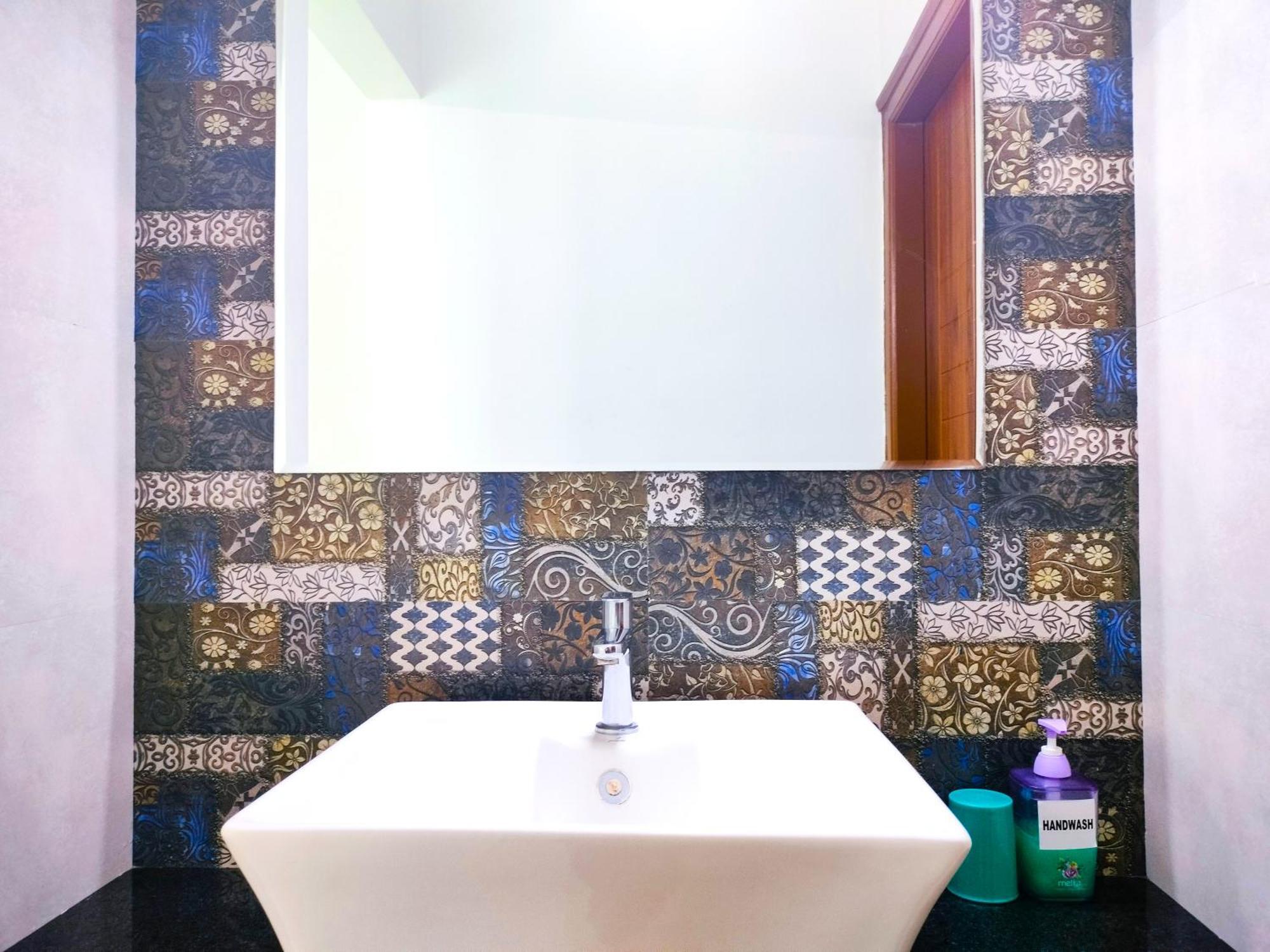 Elegano Serviced Apartment *