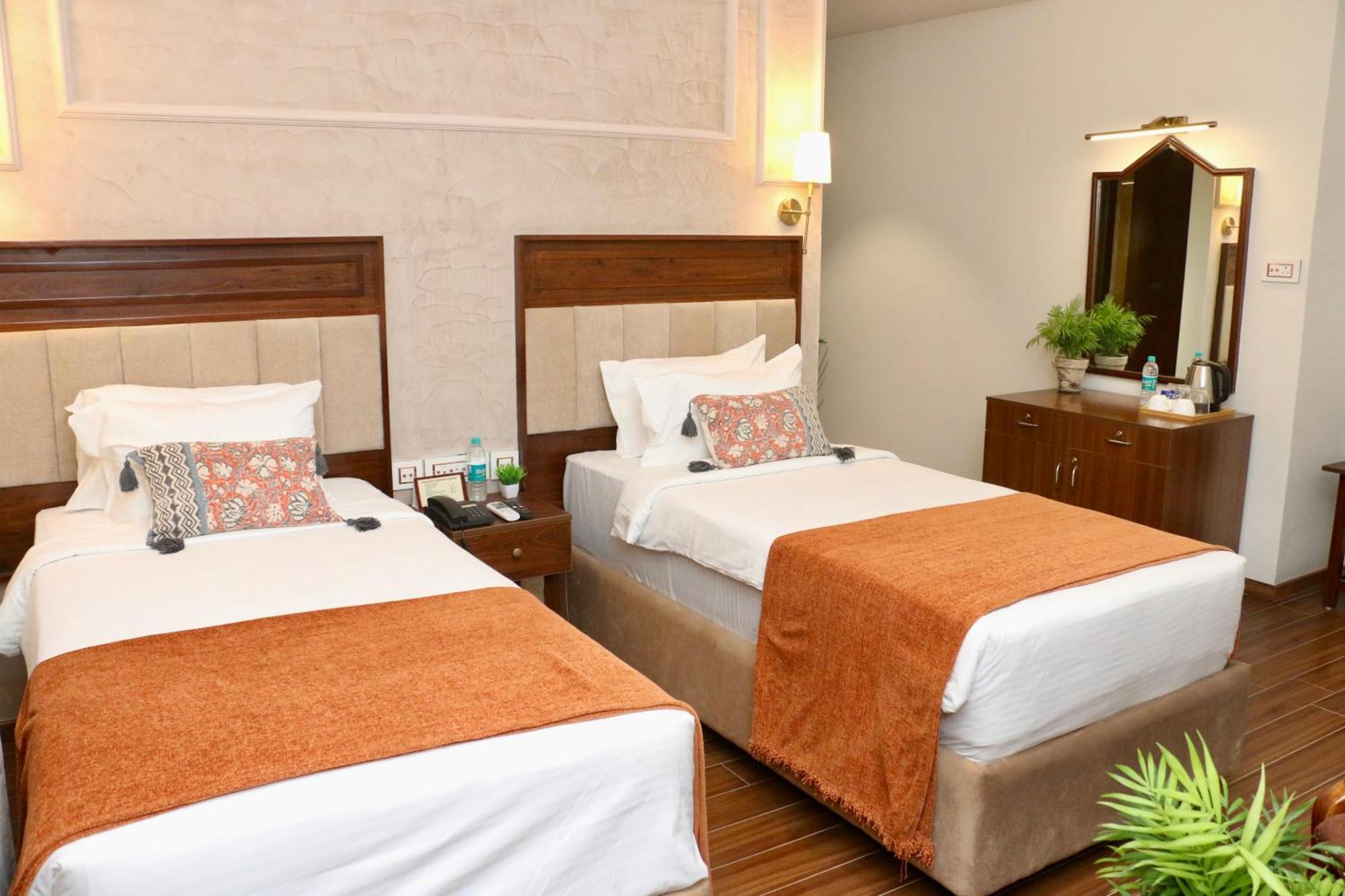 Nalapad's International Hotel 4*