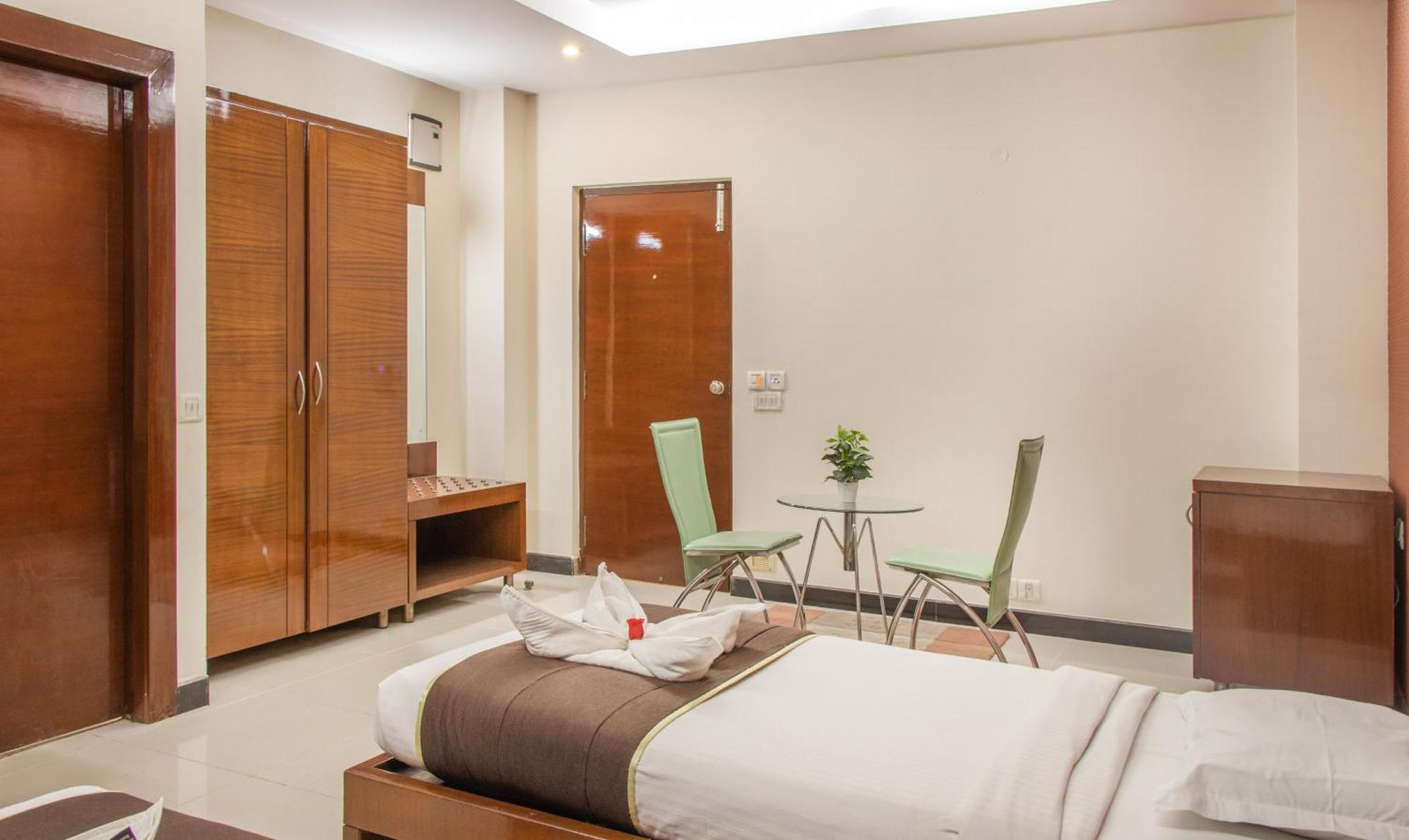 Athasri Infantry Road Hotel