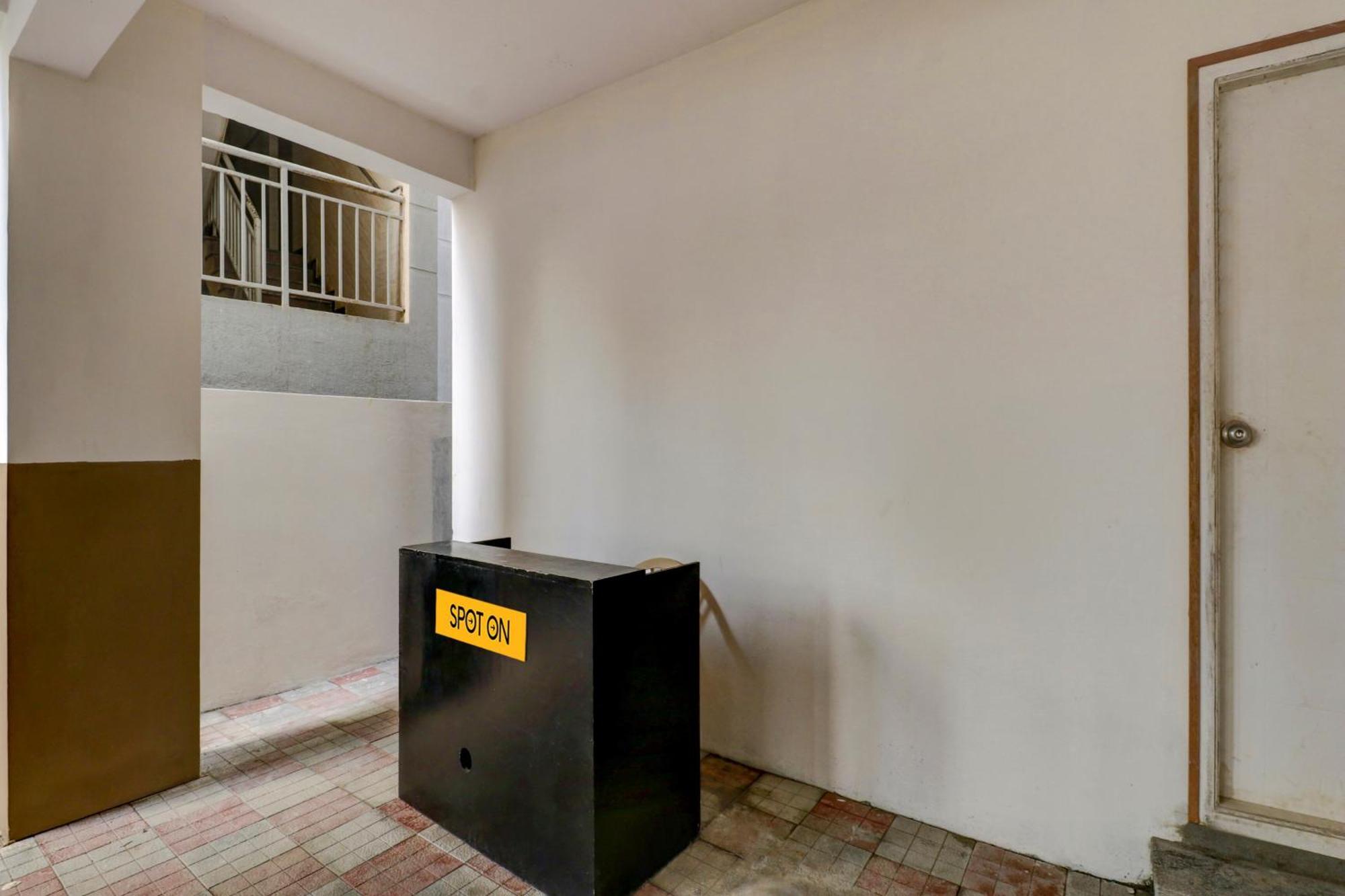 Spot On Helloworld Hsr Castle De Monte Bangalore
