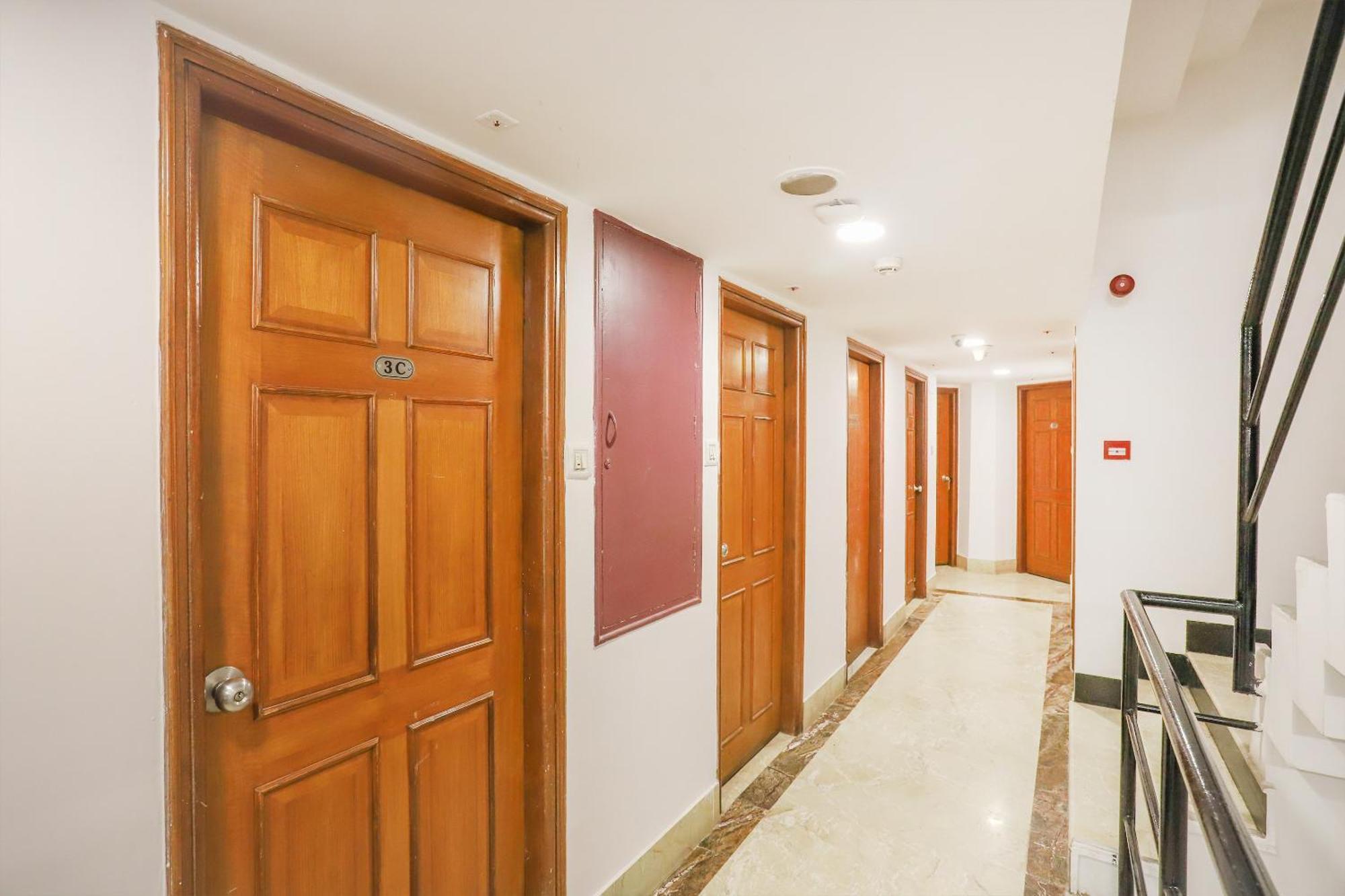 Oyo Townhall Hotel