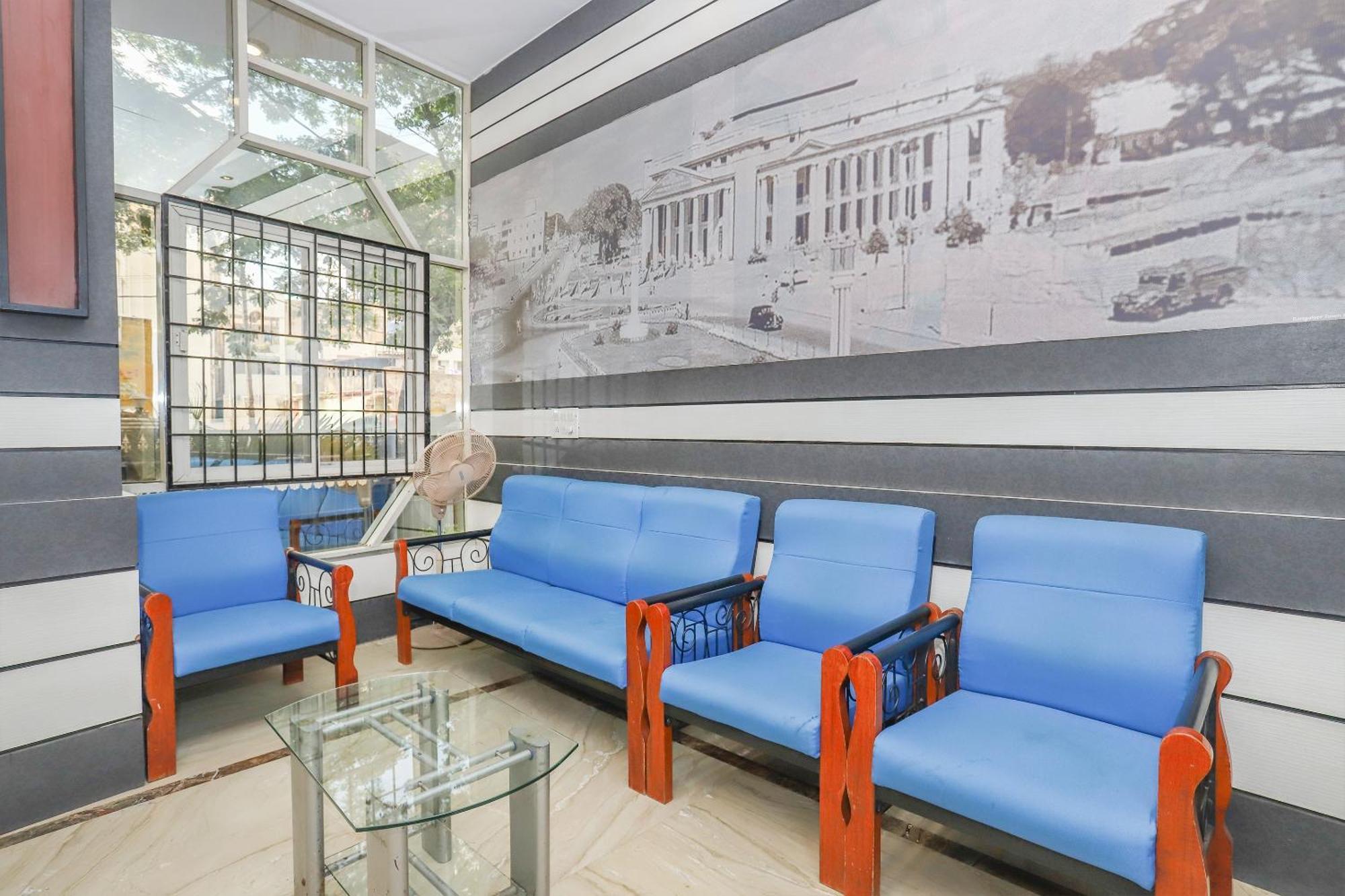 Oyo Townhall Hotel 3*