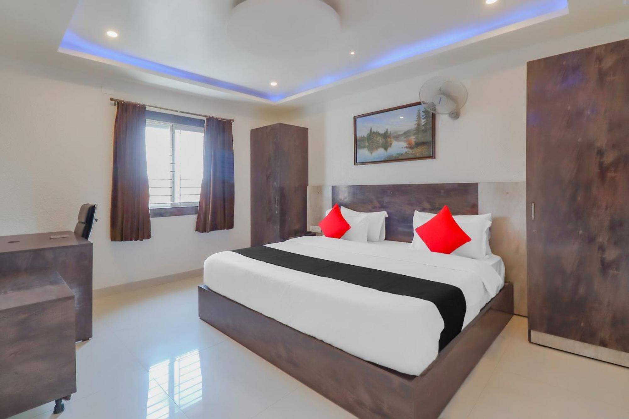 Hotel Capital O Royal Galaxy Finesse Near Phoenix Marketcity 3*