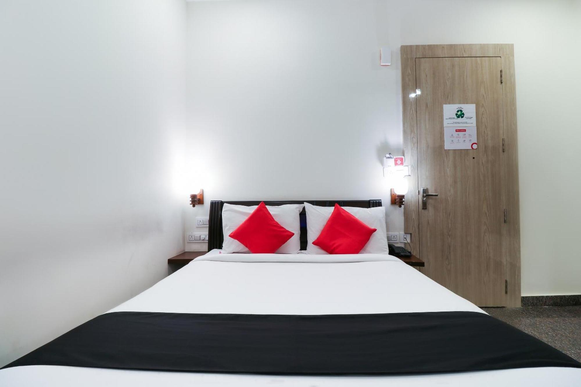Hotel Capital O Gn Bangalore
