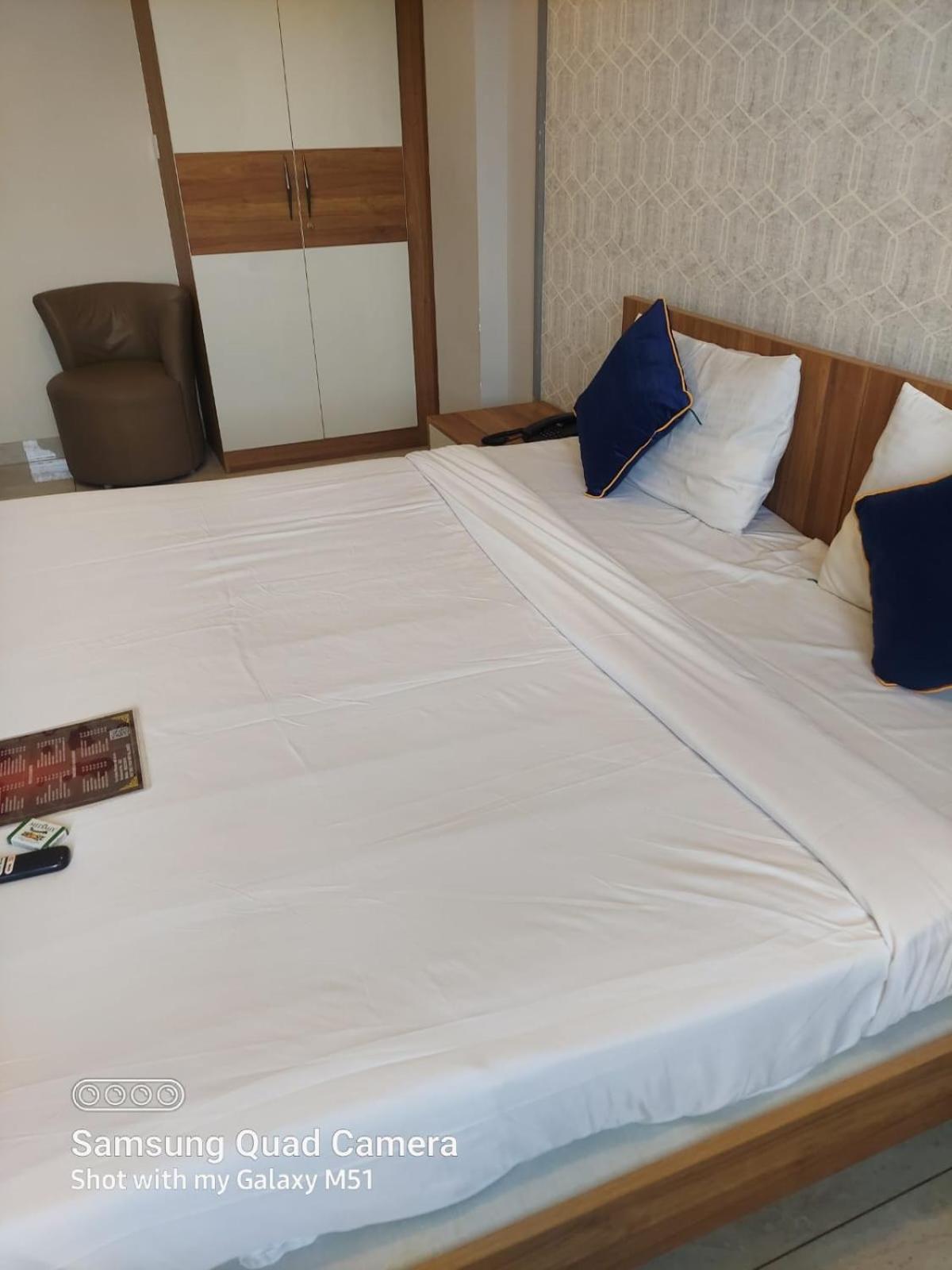Hustle Guest house *