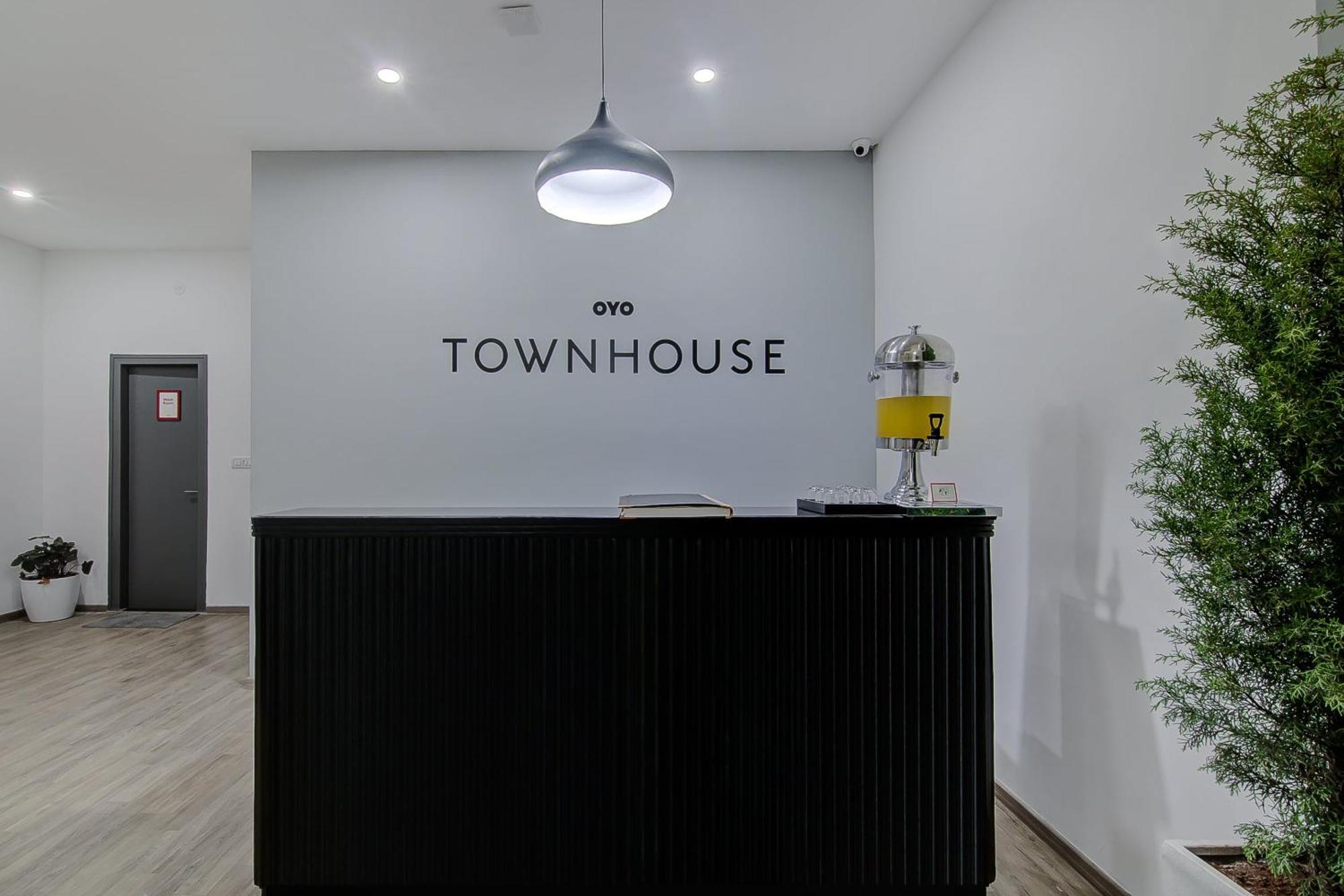 Hotel Townhouse Global Wings Near Sri Amruth Chithra Mandira Bangalore