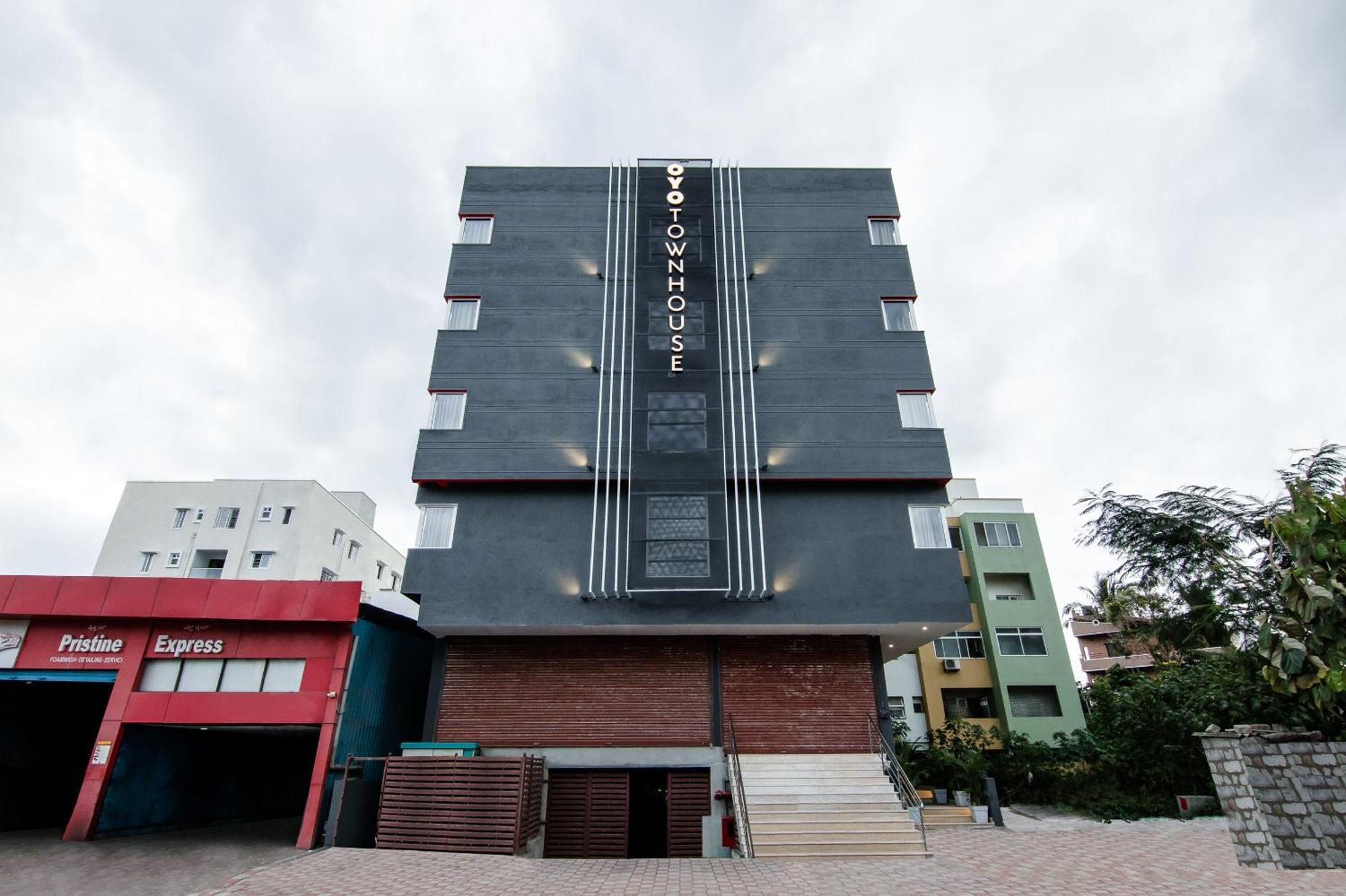 Townhouse Global Wings Near Sri Amruth Chithra Mandira Hotel Bangalore