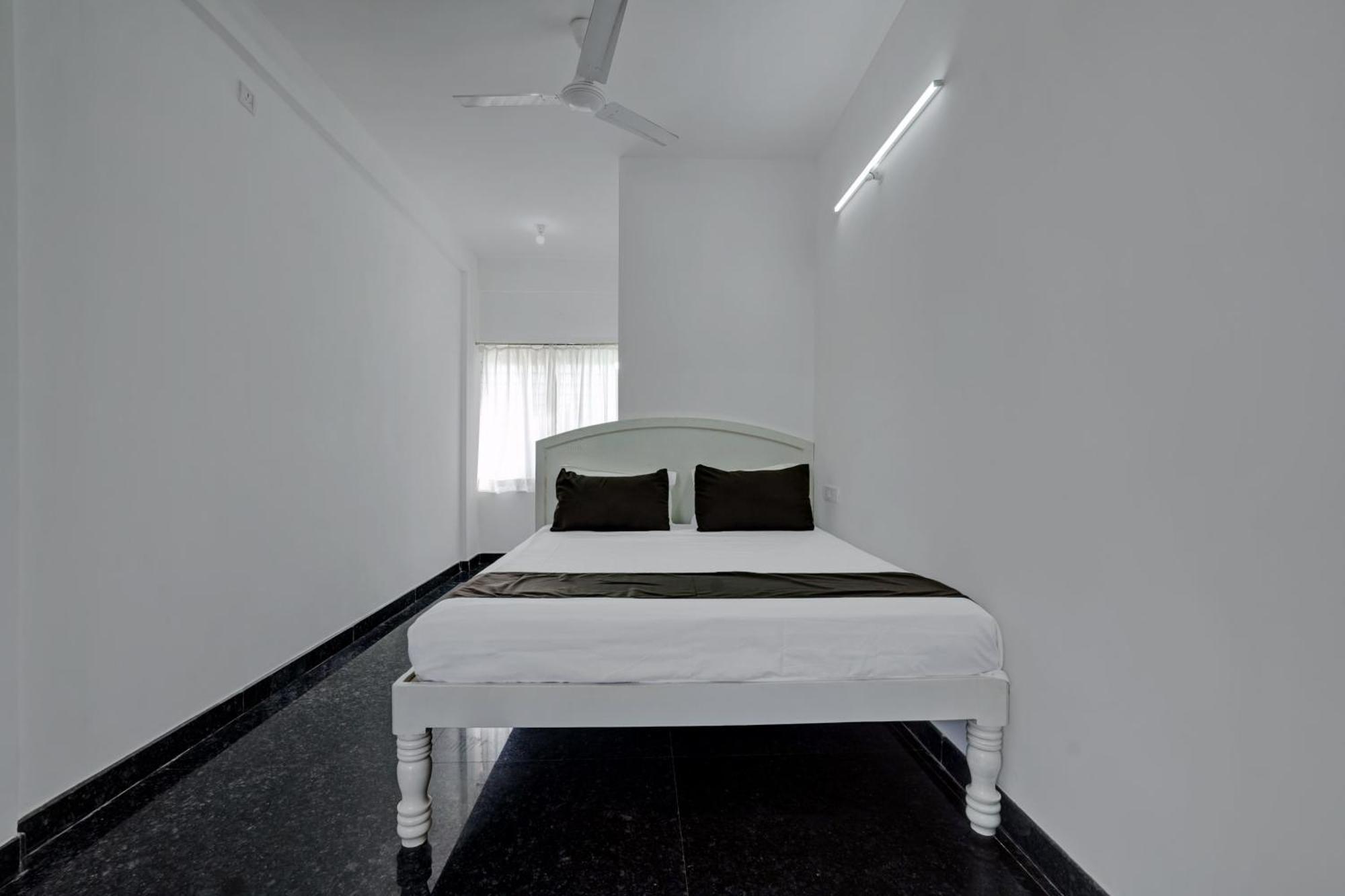 Hotel Oyo Poornima Mahal Bangalore