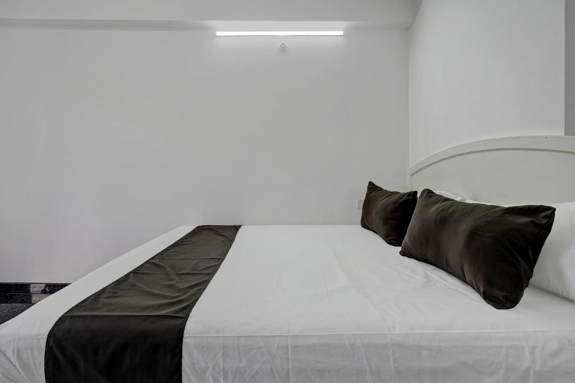 Oyo Poornima Mahal Hotel Bangalore