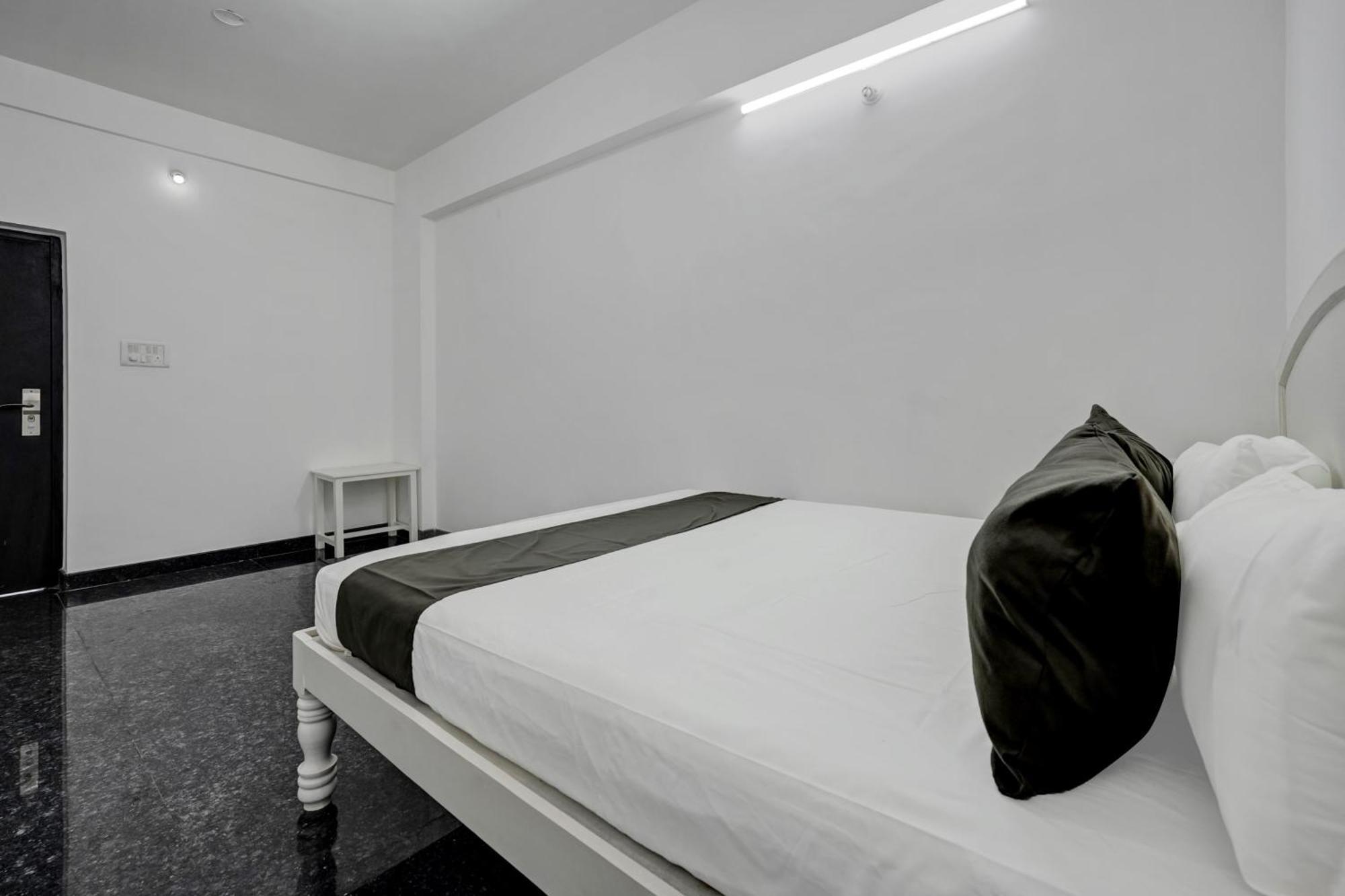 Oyo Poornima Mahal Hotel 3*