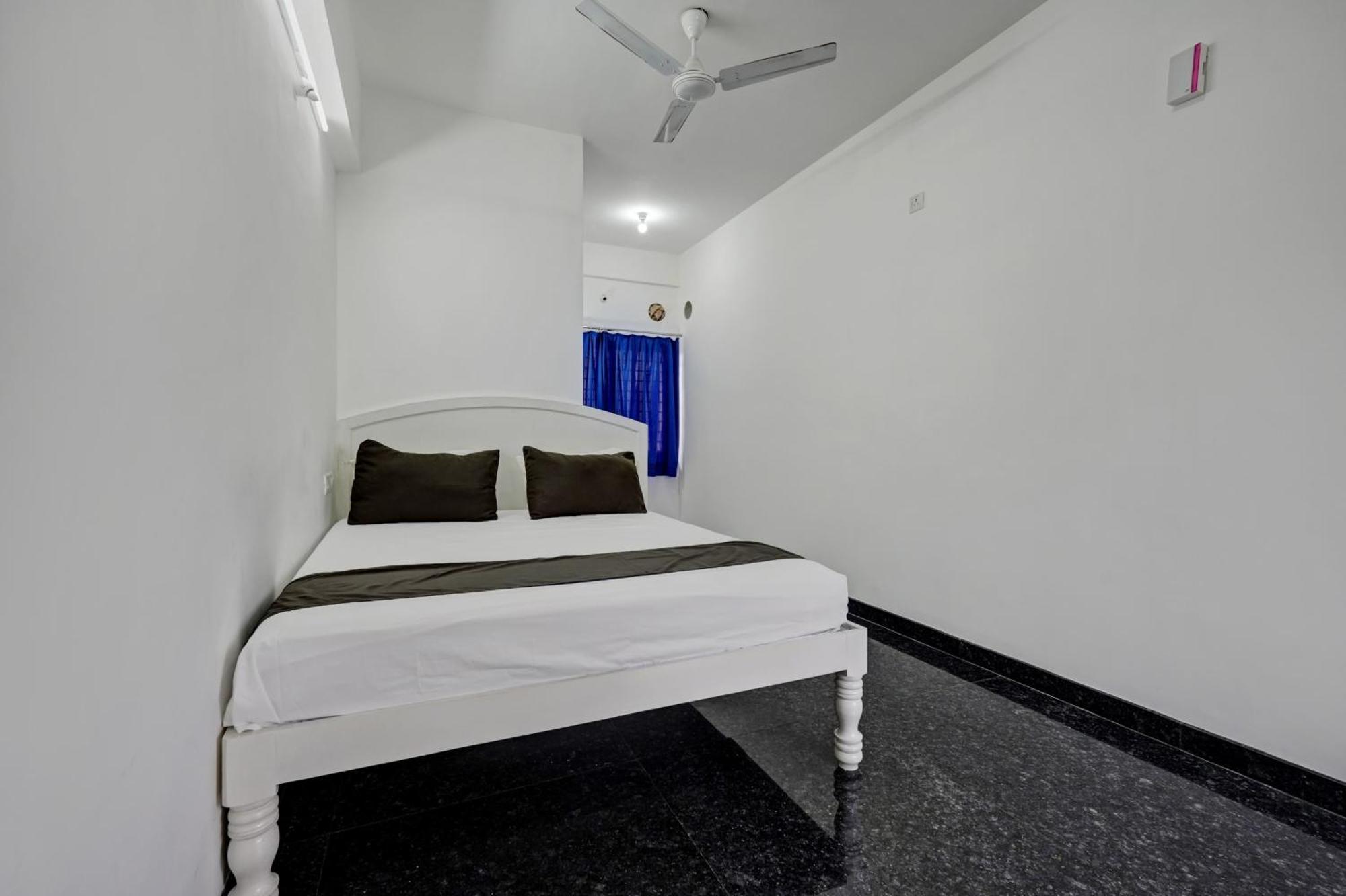 Oyo Poornima Mahal 3*