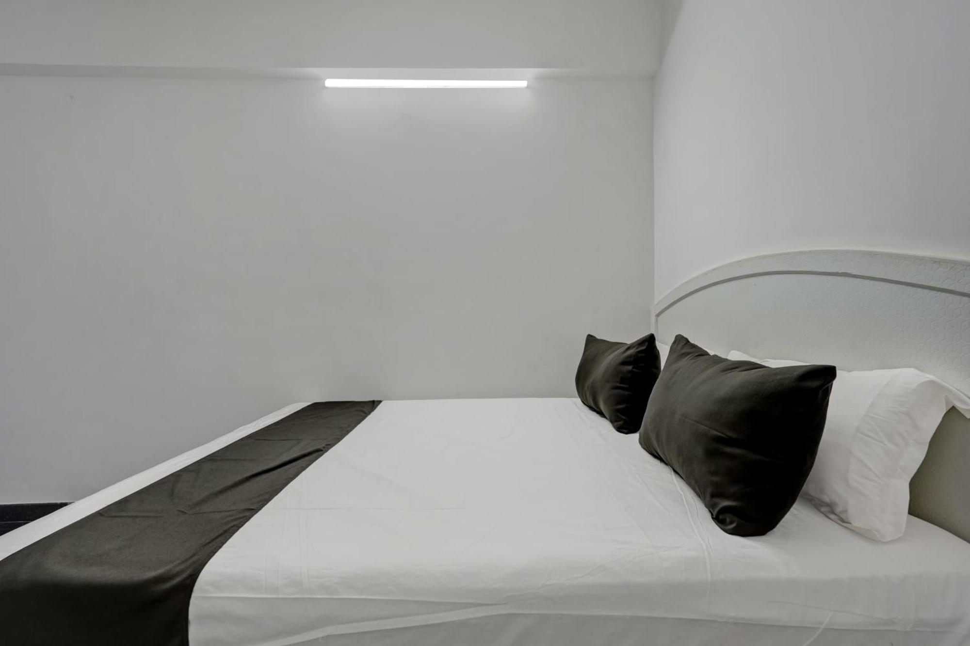 Hotel Oyo Poornima Mahal