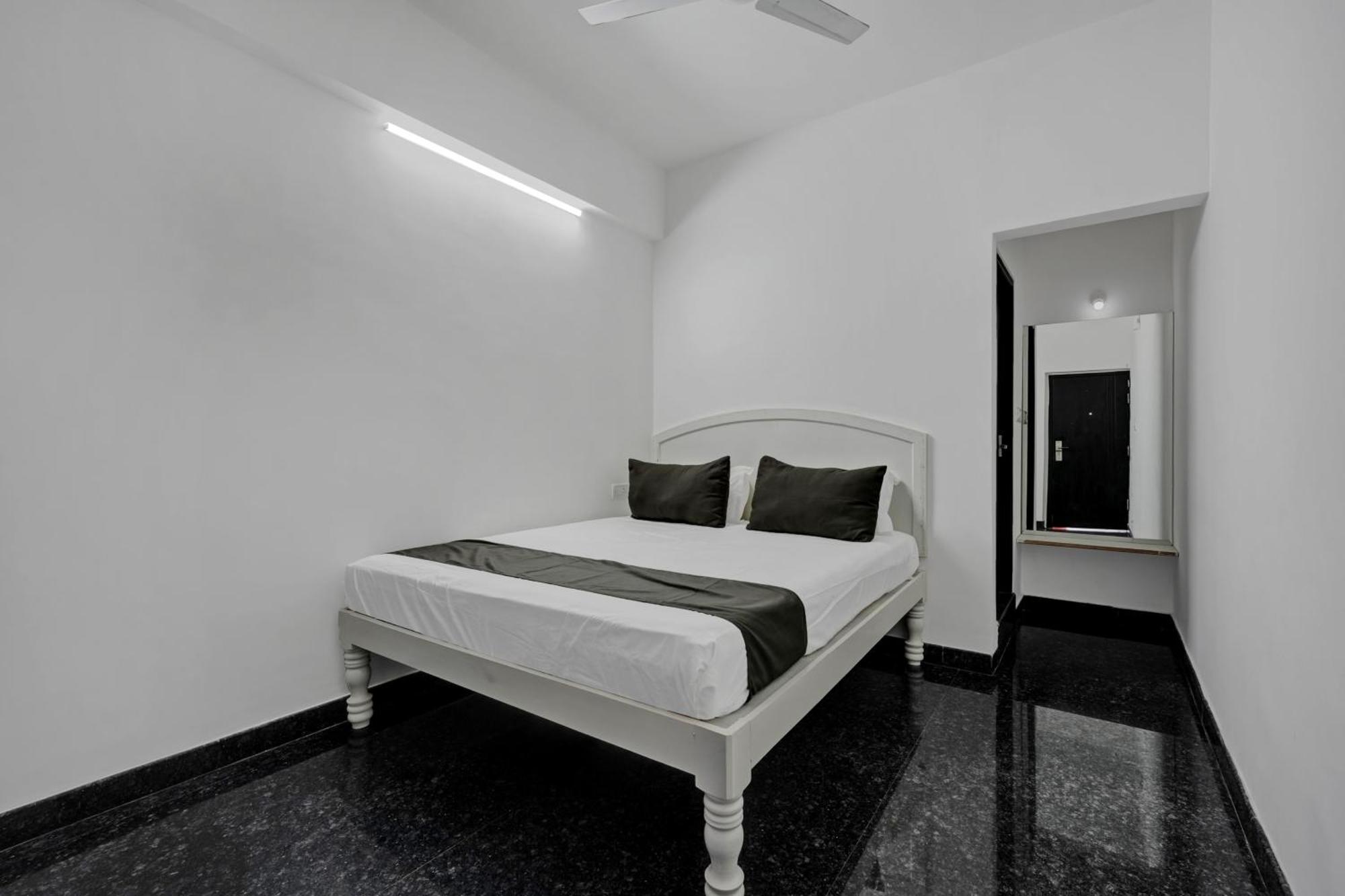Hotel Oyo Poornima Mahal