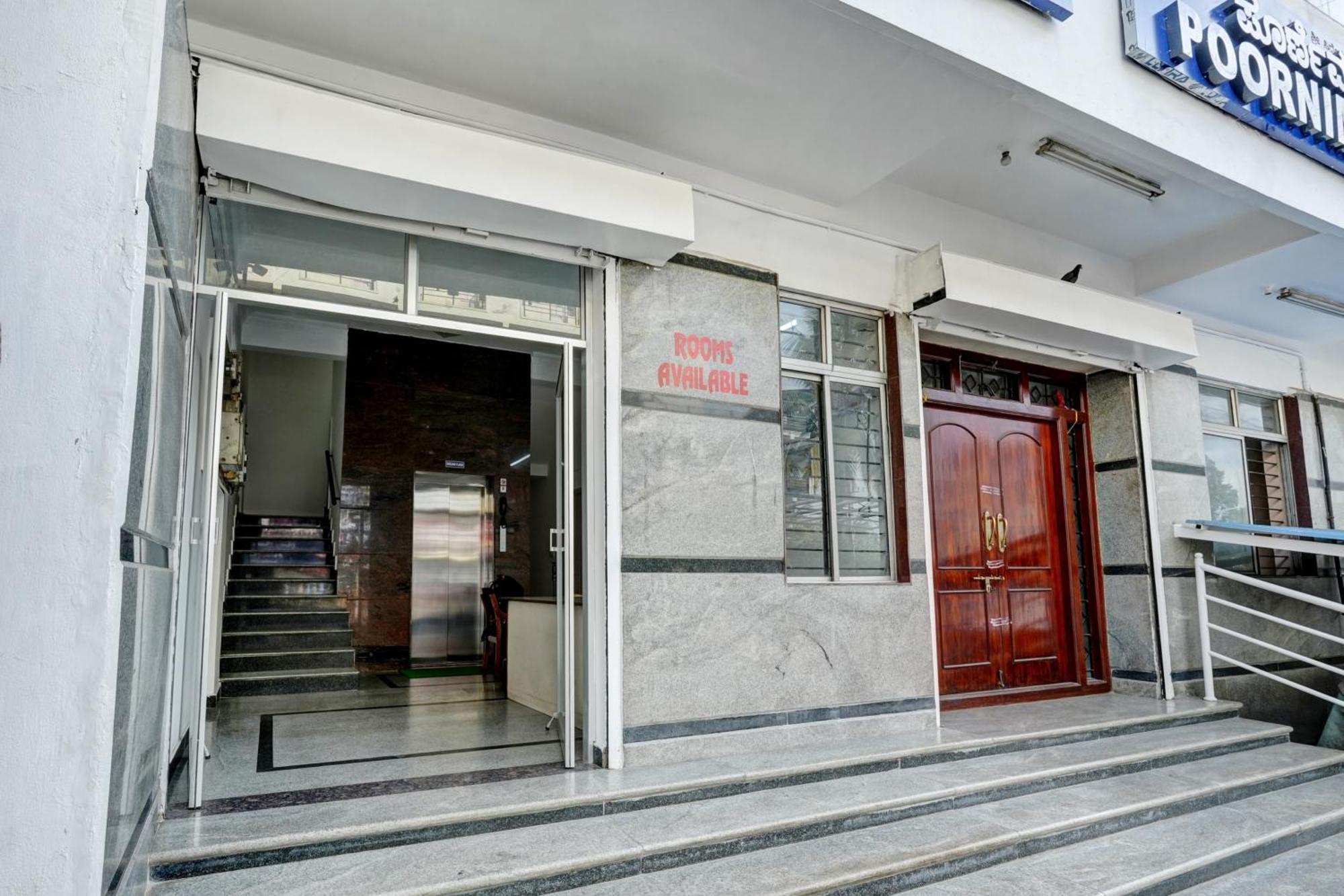 Hotel Oyo Poornima Mahal 3*