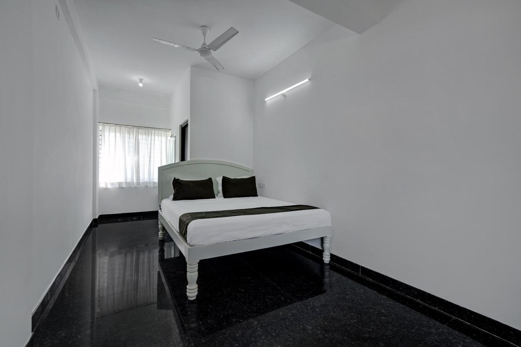 Oyo Poornima Mahal