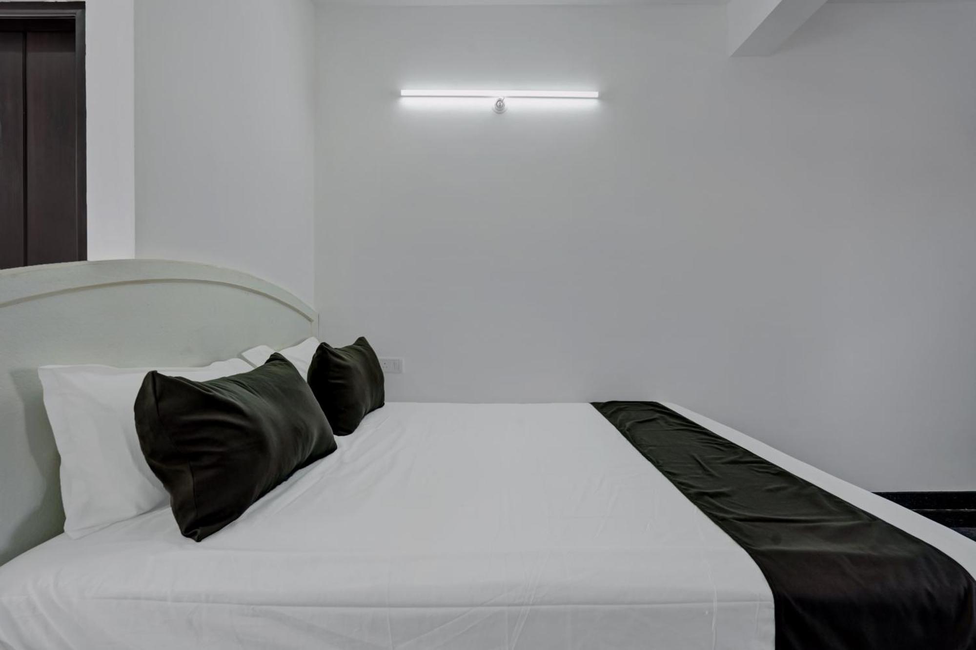 Oyo Poornima Mahal Hotel 3*