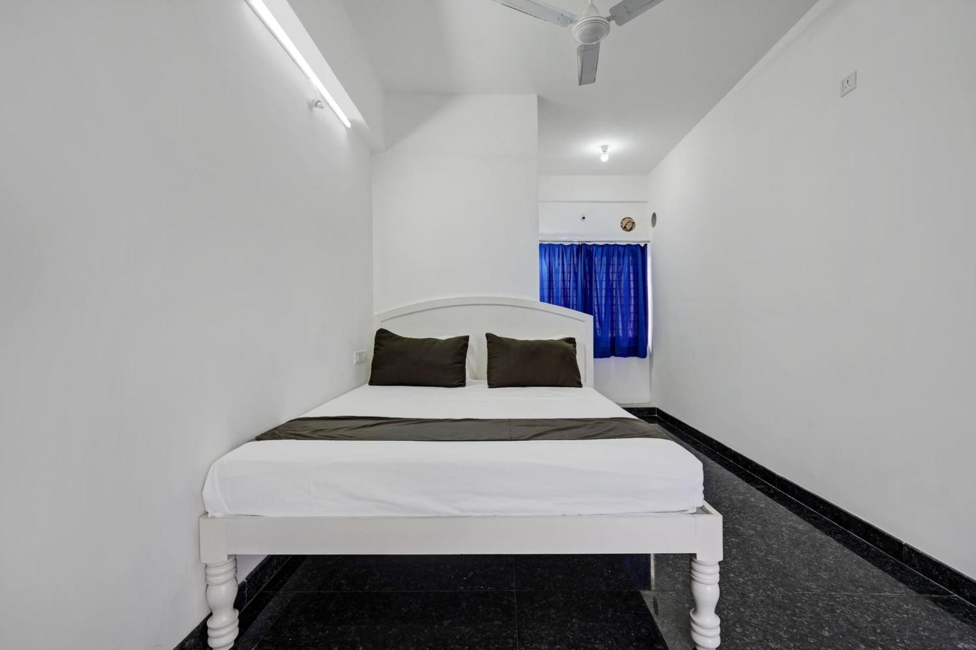 Oyo Poornima Mahal Hotel