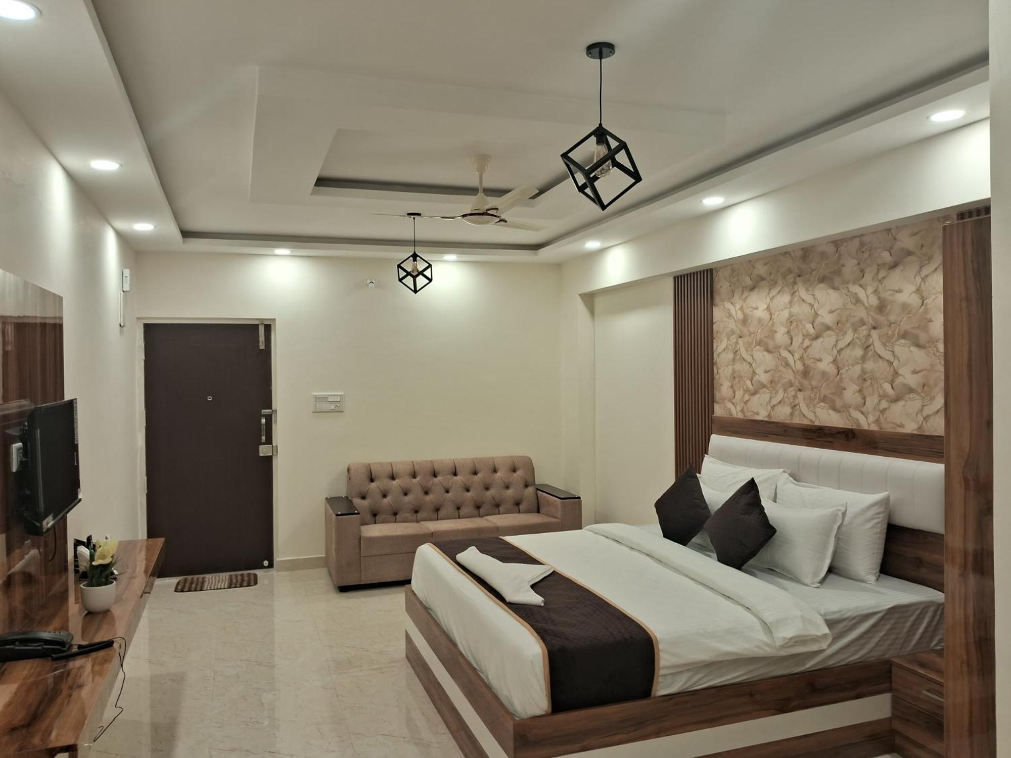 Orchid Hotel 3*