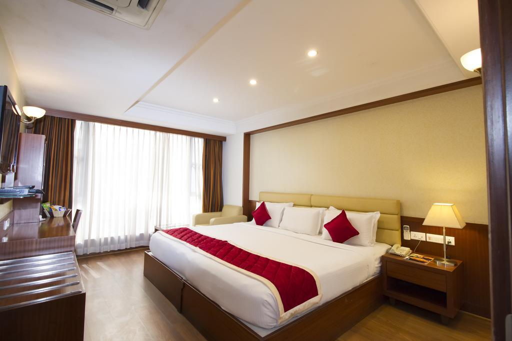 Oyo Premium Brigade Road Hotel Bangalore