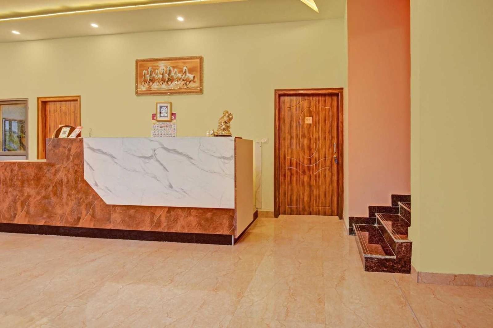 Hotel Collection O Royal Ruby Electronic Phase 1 4*