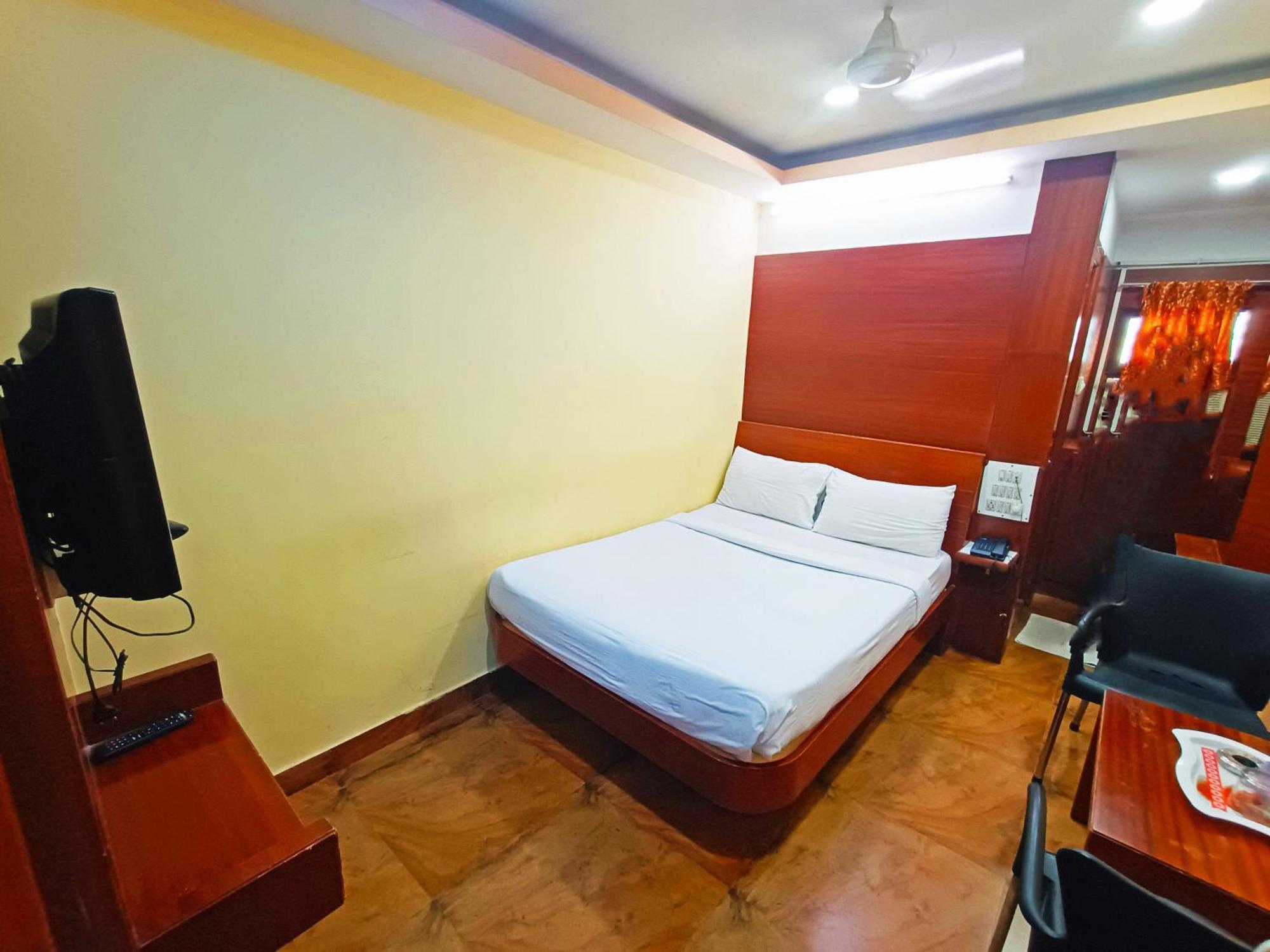 Pavithra Paradise Hotel 3*