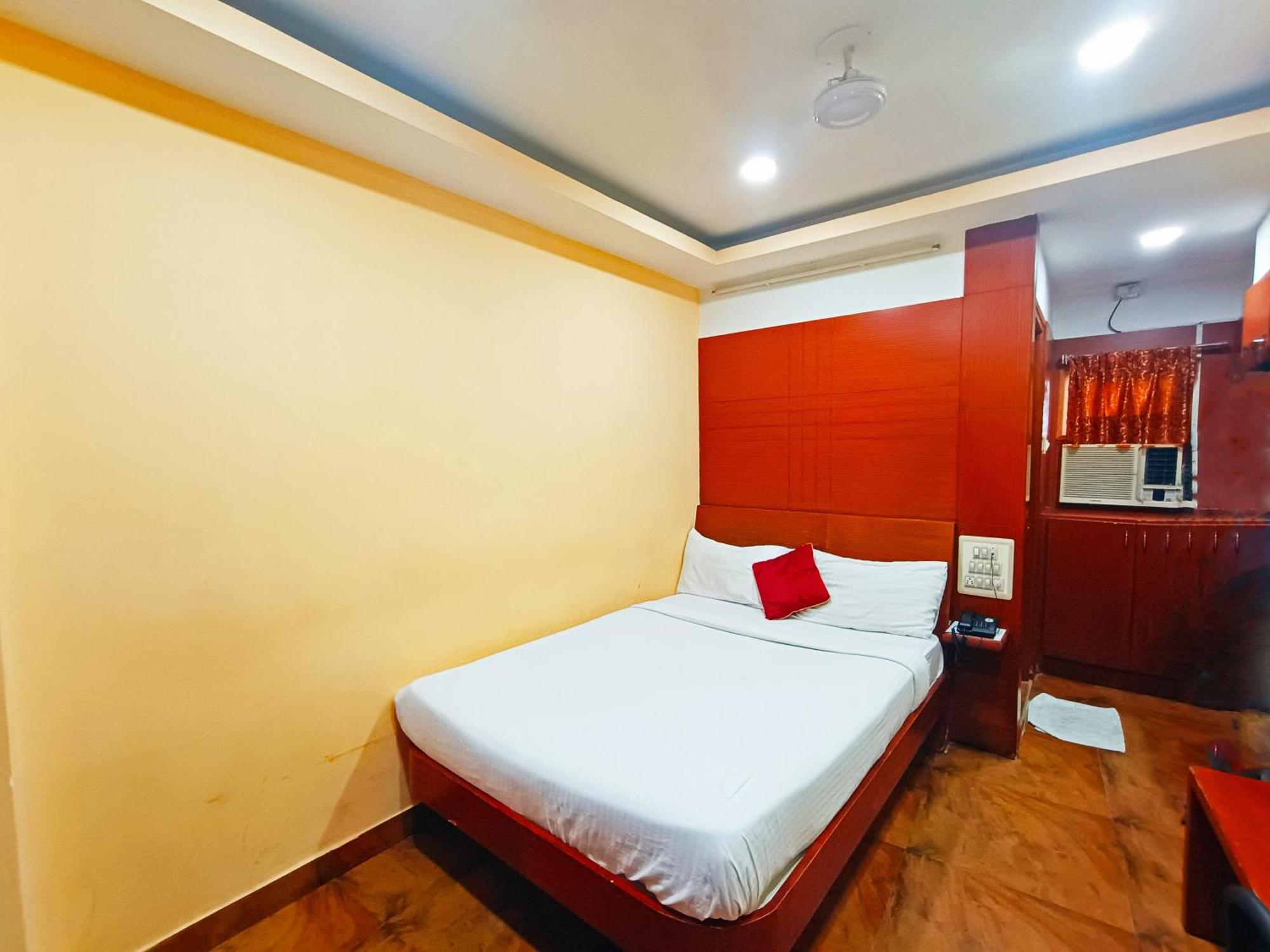 Pavithra Paradise 3*