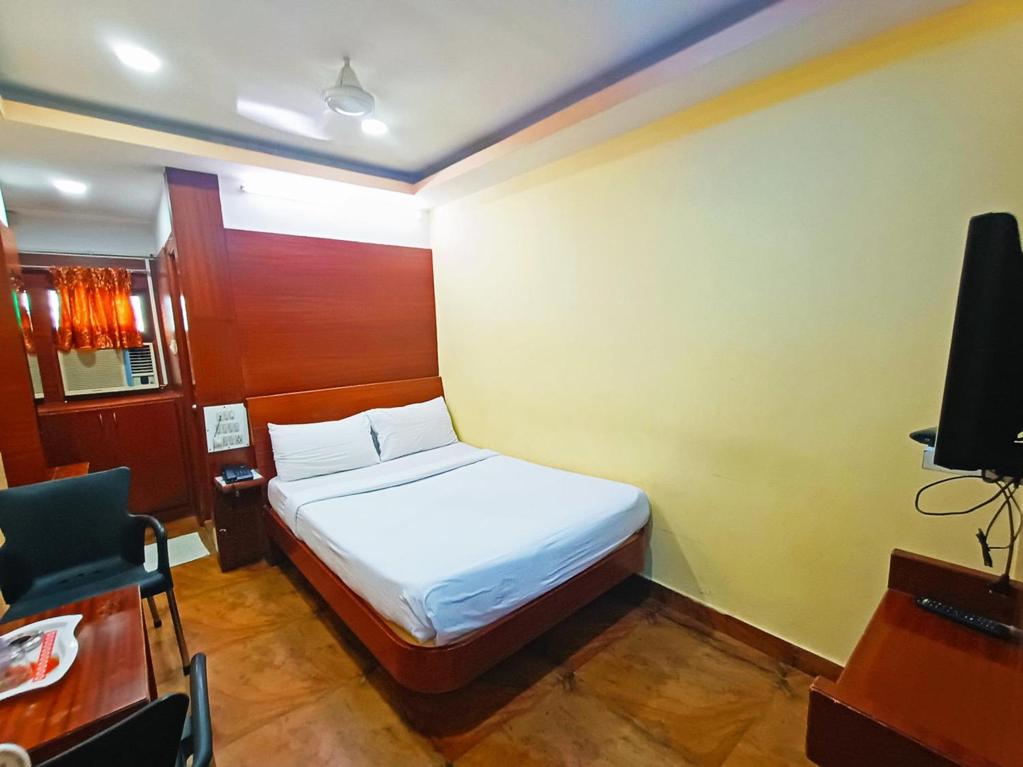 Pavithra Paradise 3*