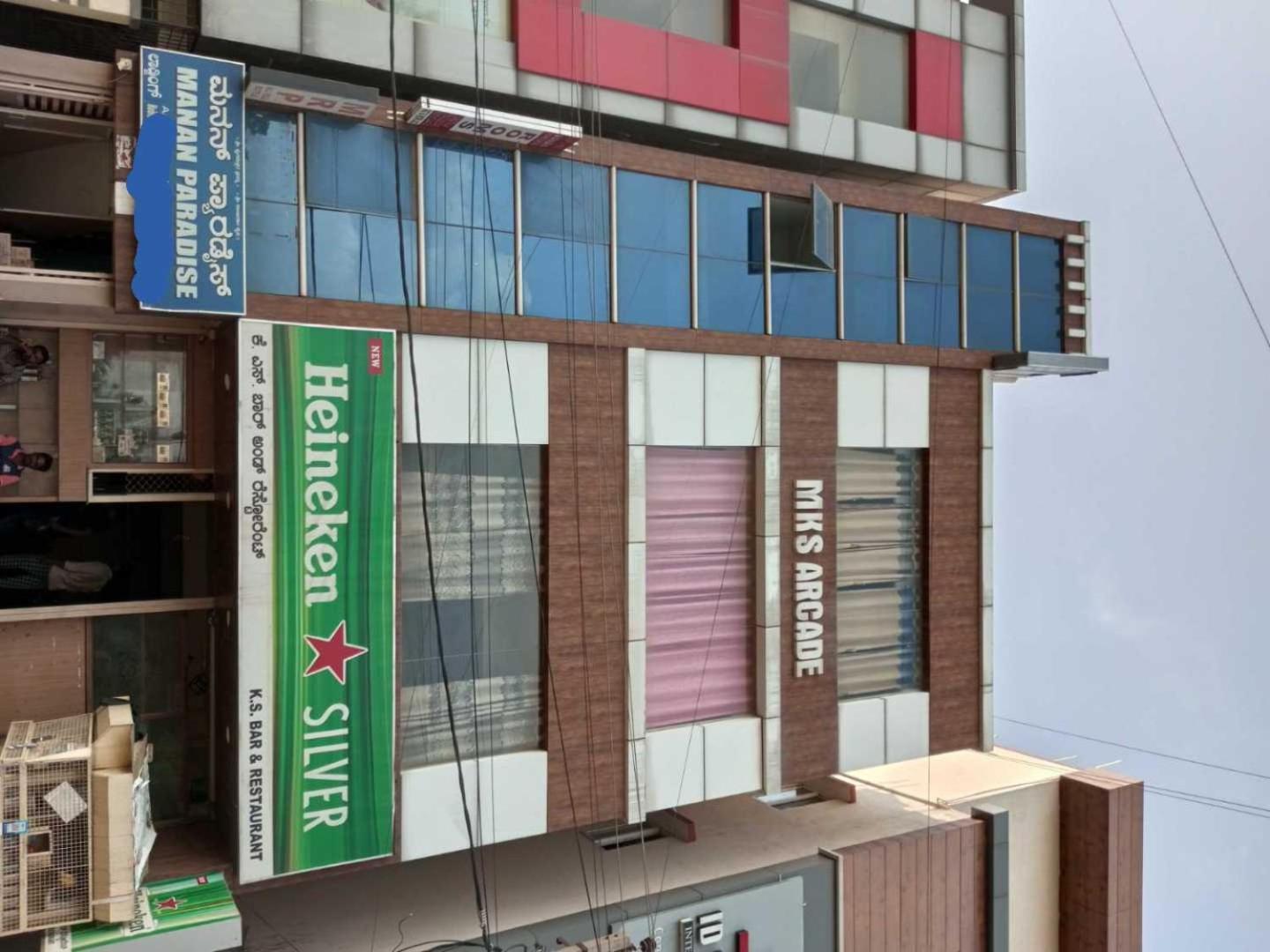 Oyo Flagship 76521 Manan Paradise Hotel