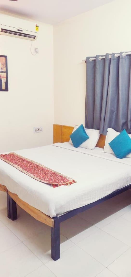O Aster Vue ,near K R Puram , Bhattarahalli Signal 3* Bangalore