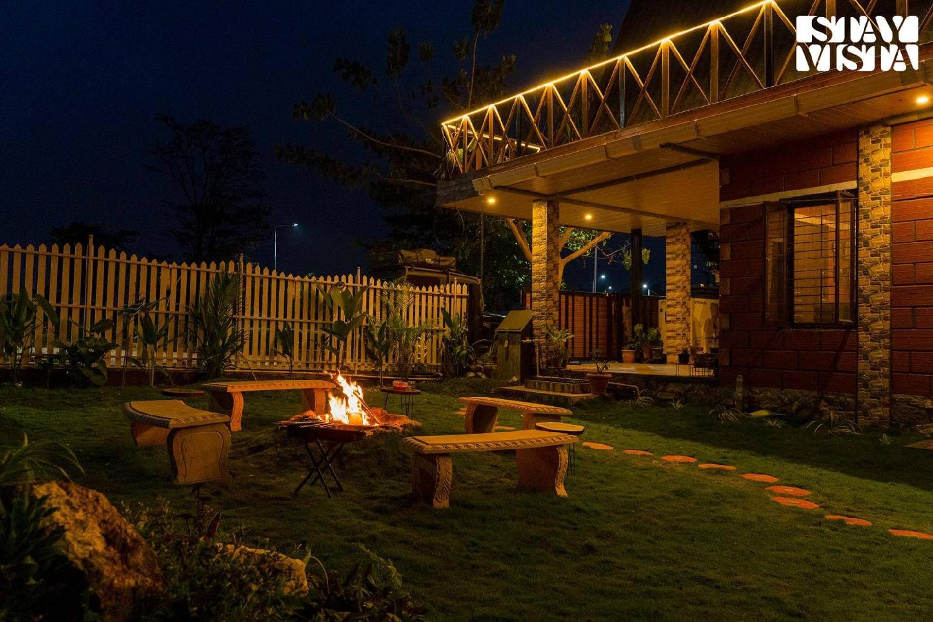 Villa Stayvista At The Goldilocks With Pvt Pool & Gym *