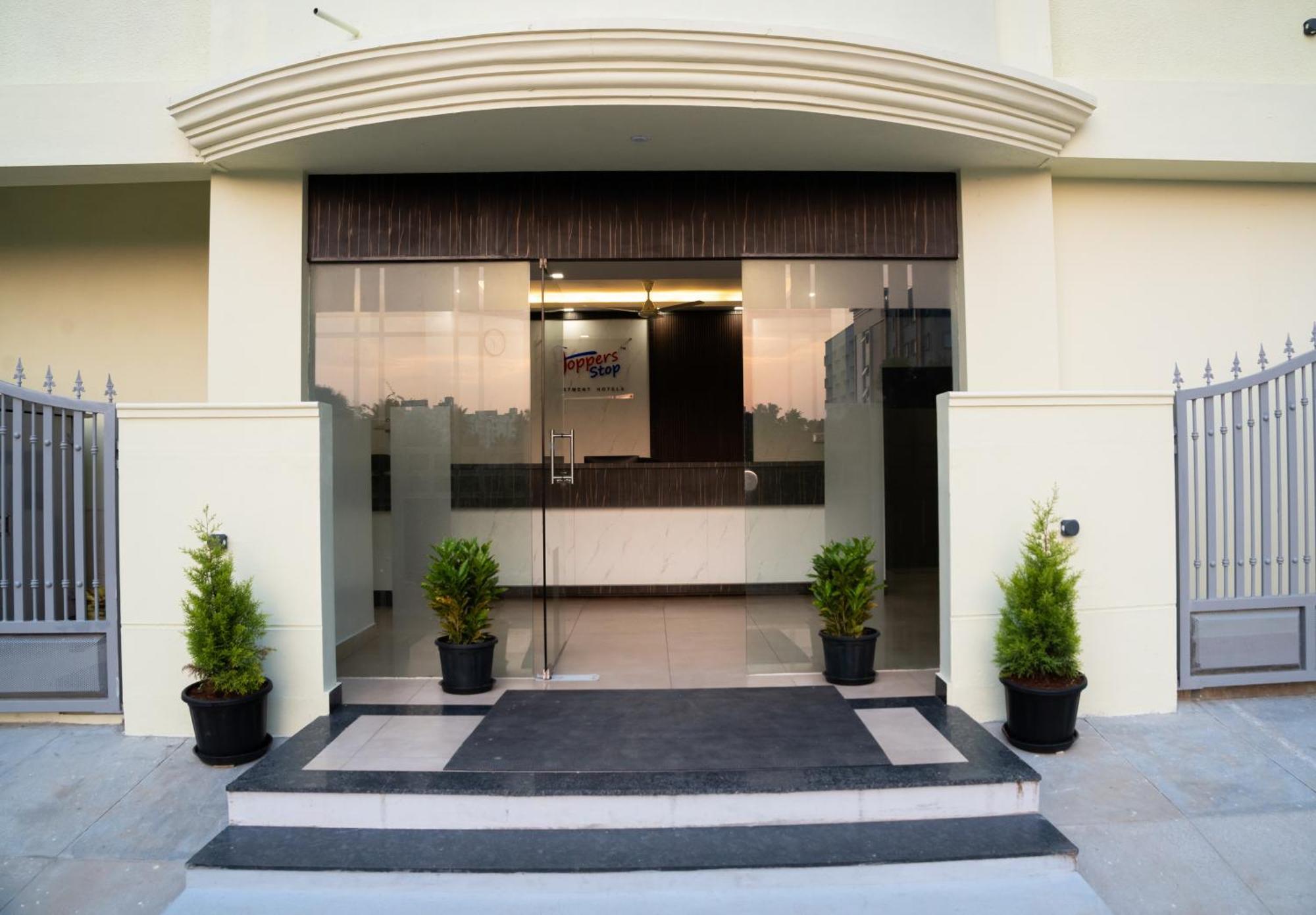 Bed & Breakfast Hoppers Stop Yelahanka 3*