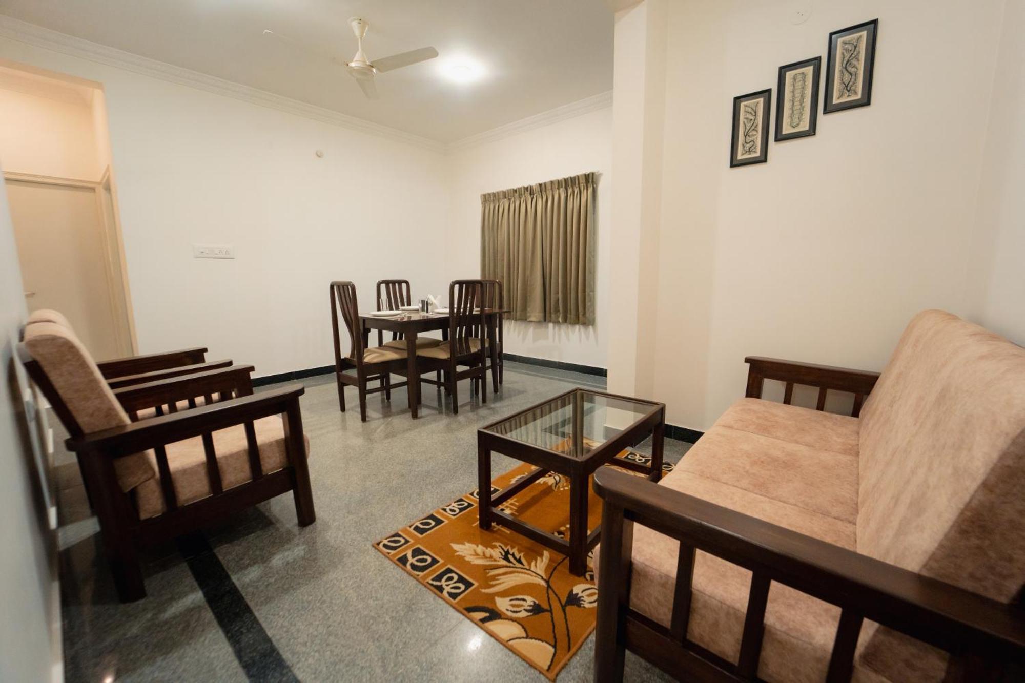Hoppers Stop Yelahanka 3*