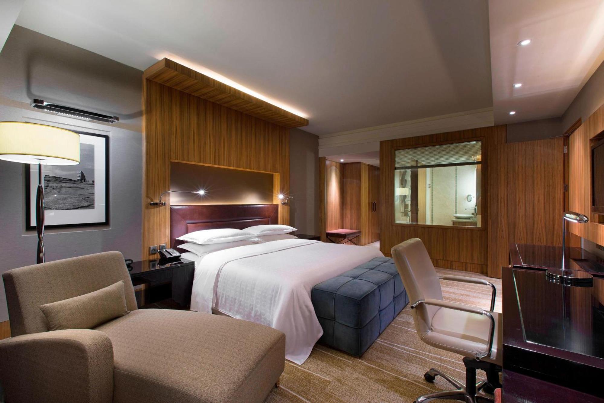 Hotel Sheraton Grand At Brigade Gateway