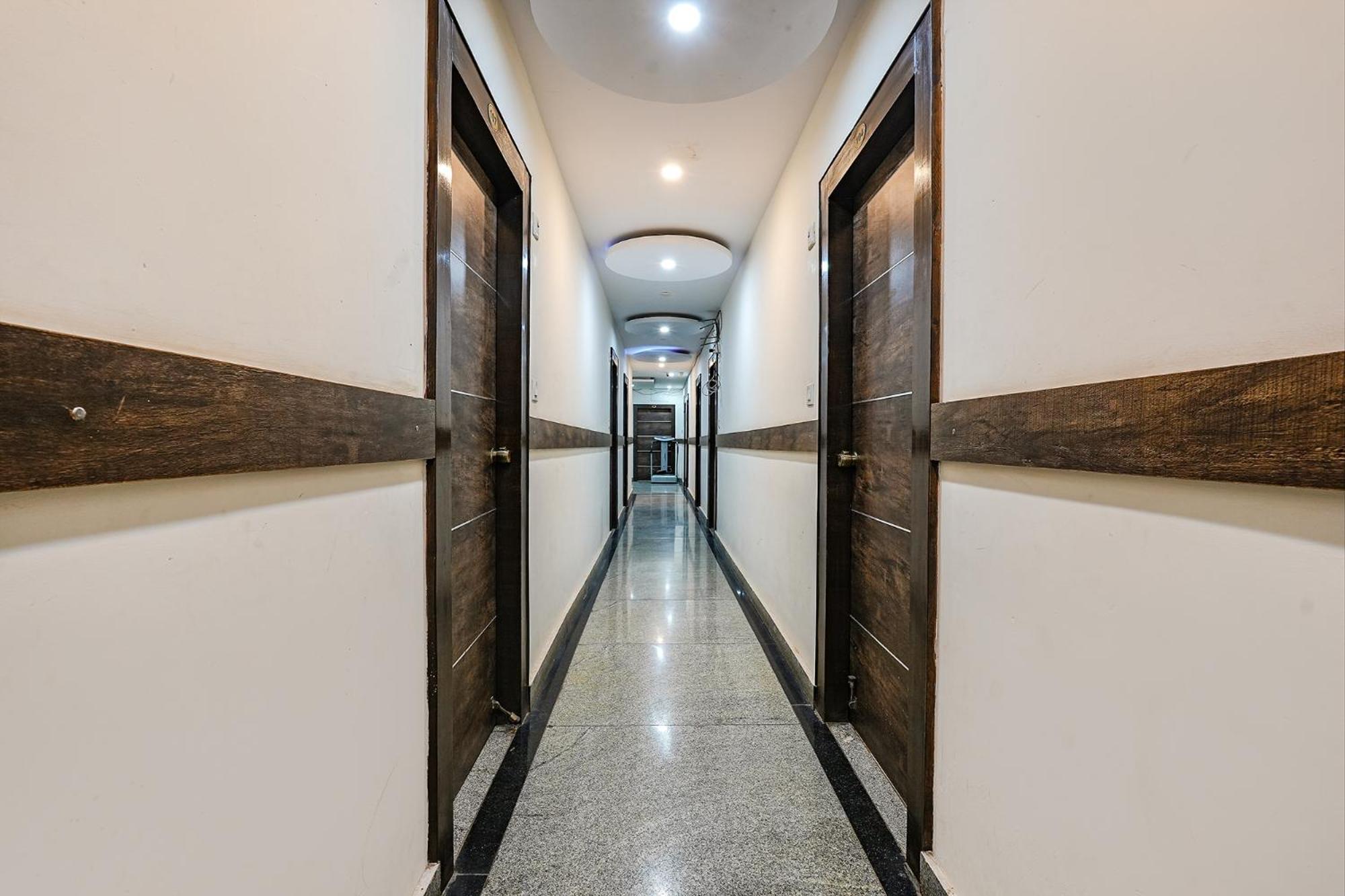 Hotel Fabexpress Metro Gs Comforts 3*