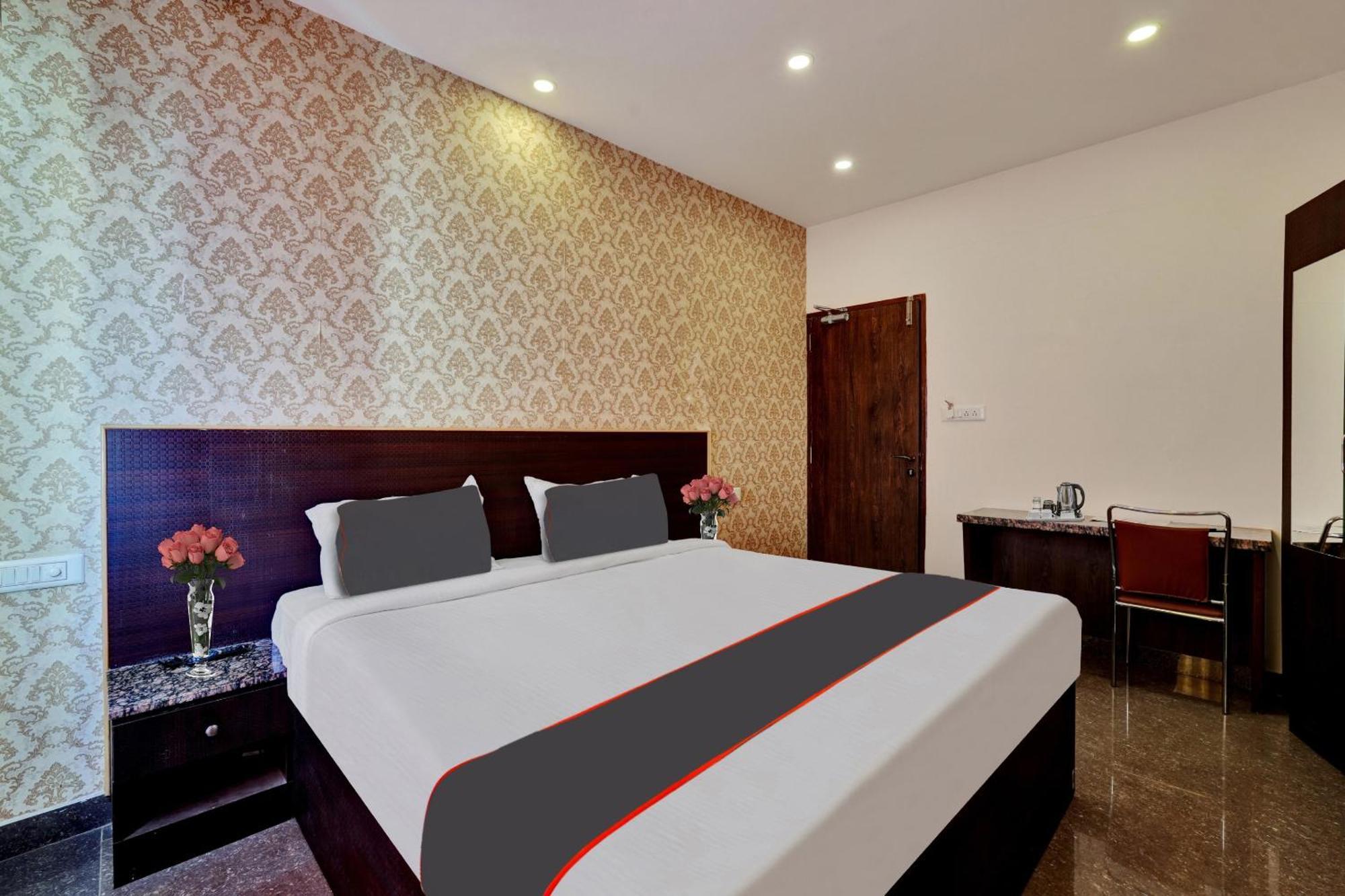 Collection O Ira International Boutique Hotel 3*