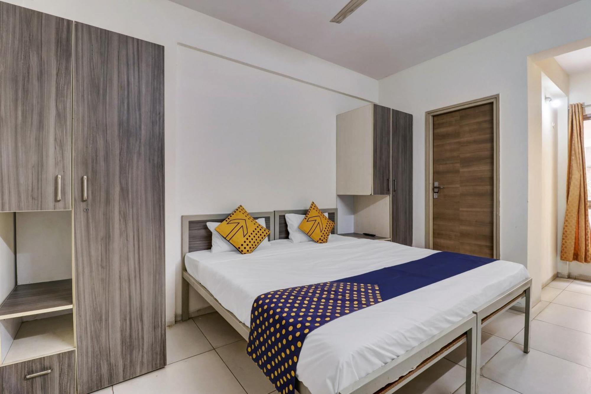 Oyo Flagship 80891g Amsterdam House 3*
