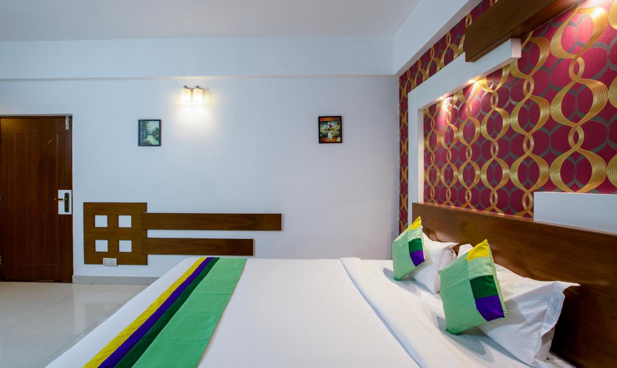 Treebo New Point Hotel 3*