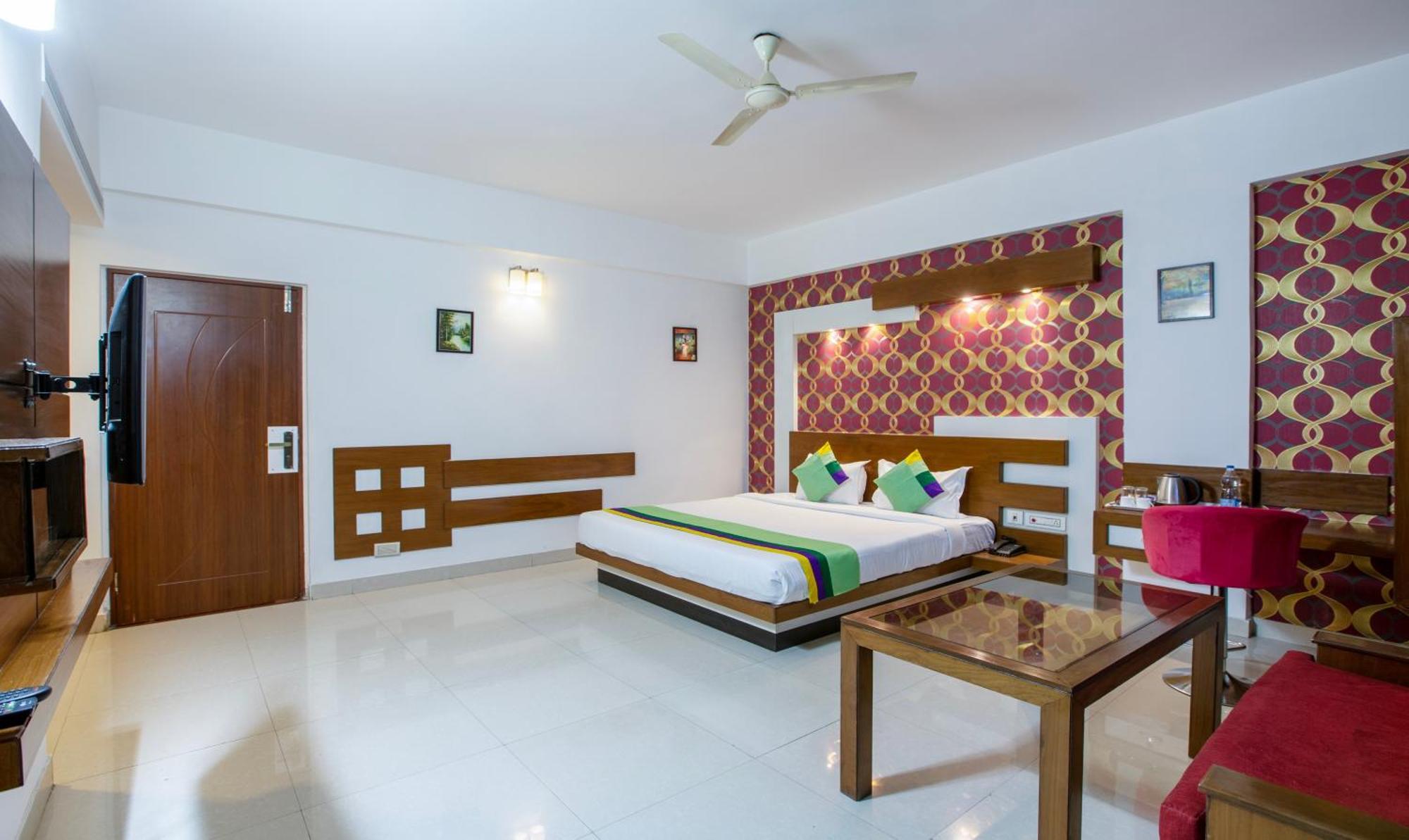 Treebo New Point Hotel 3*
