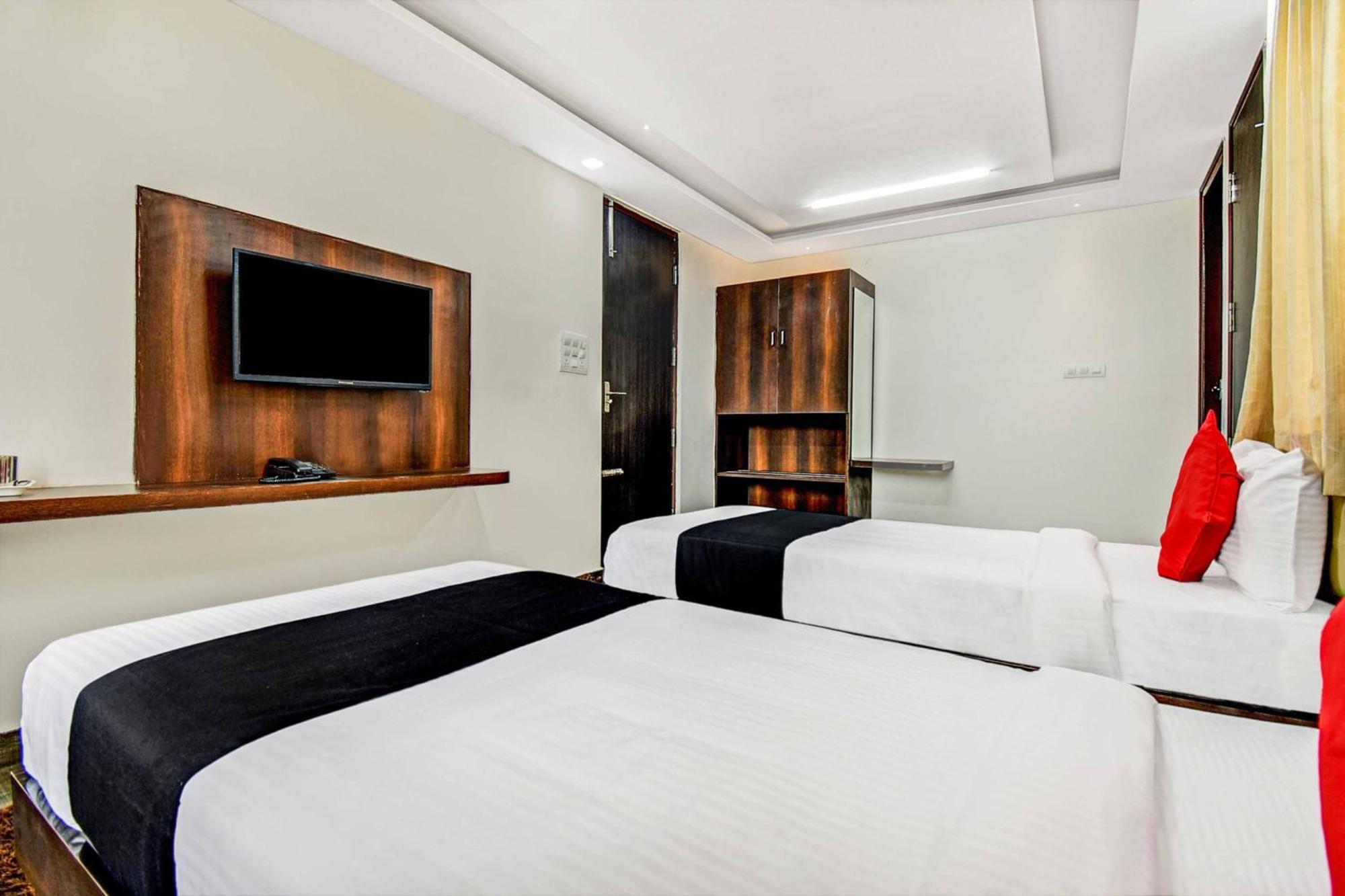 Hotel Collection O 73565 J J Global Exotics