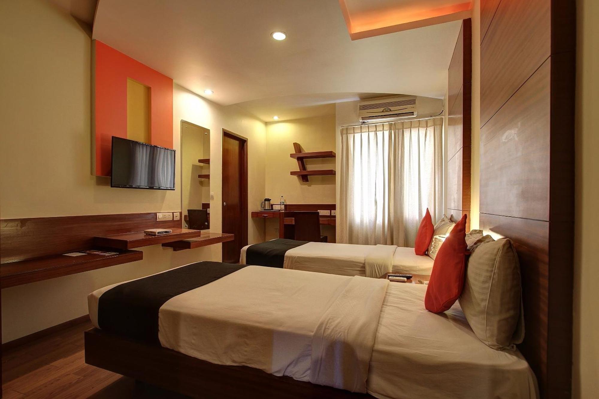 Collection O Sri Sai Palace Hotel