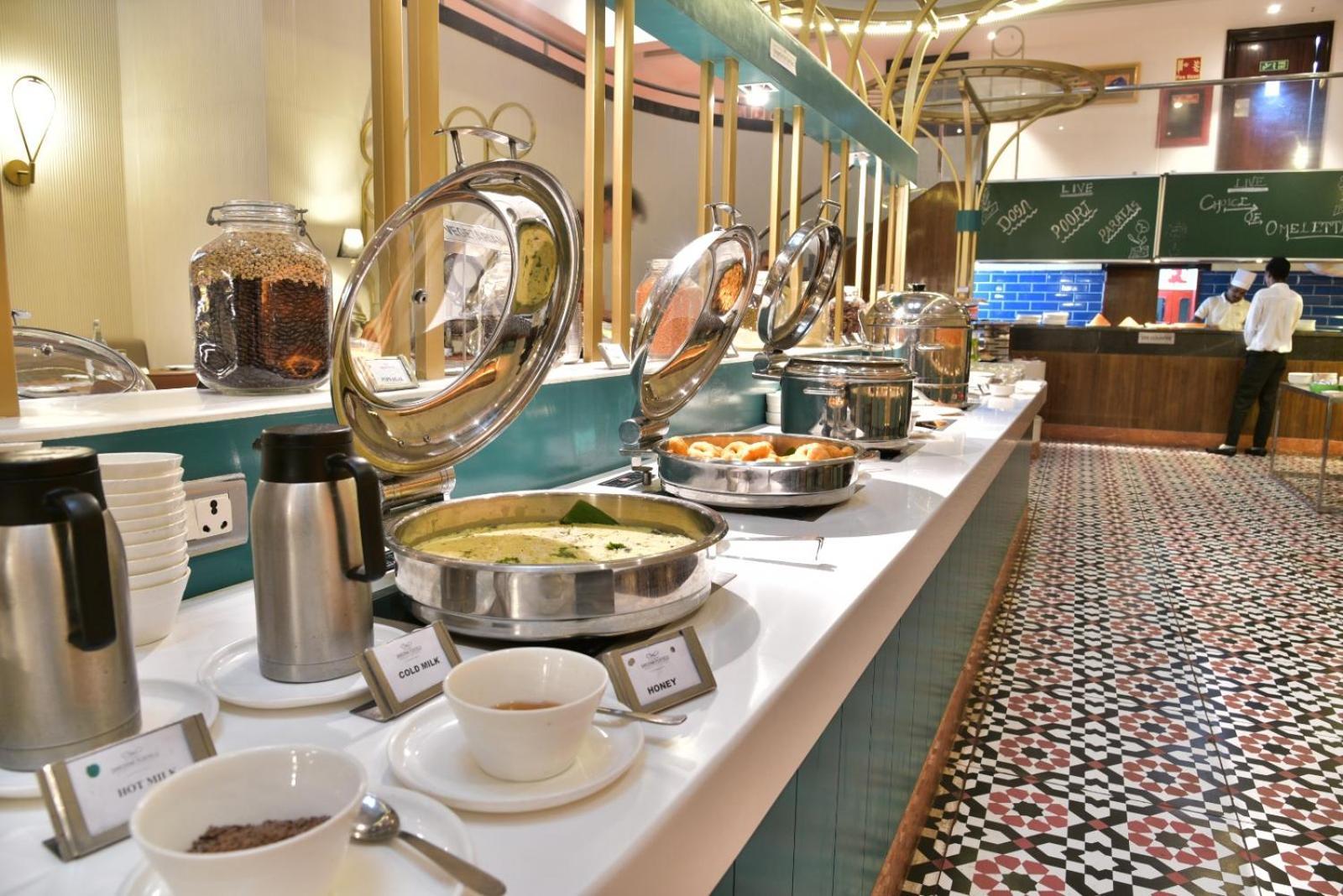 Hotel Citadel Sarovar Portico 4*